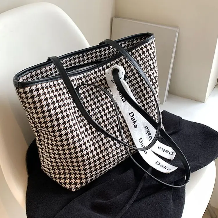 Bolsas de mano con cremallera de poliéster Deluxe por Tote Bag Factory  (Individual)