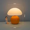 Lampada da tavolo color crema in ceramica arancione