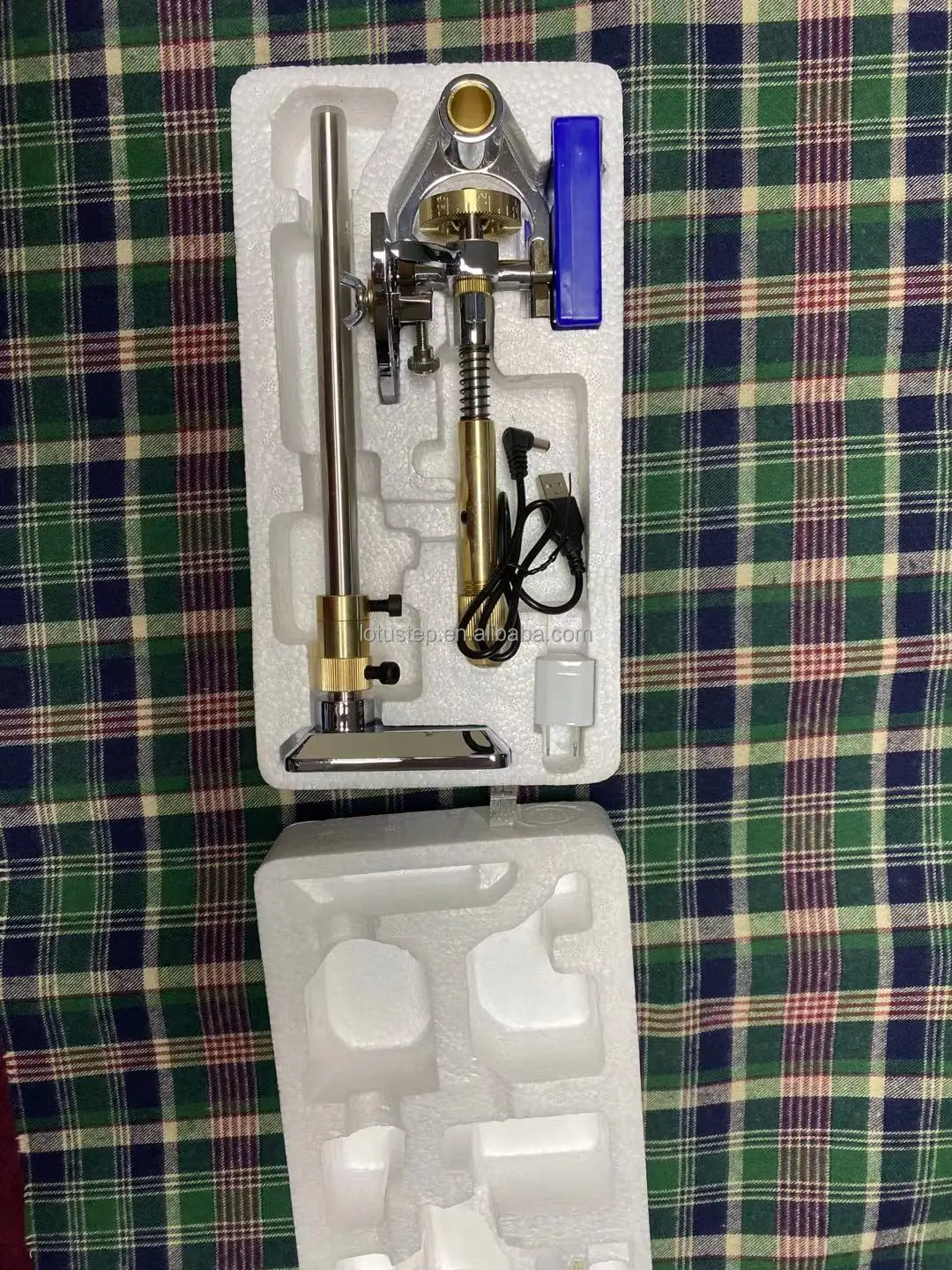 digital faceting arm (14)