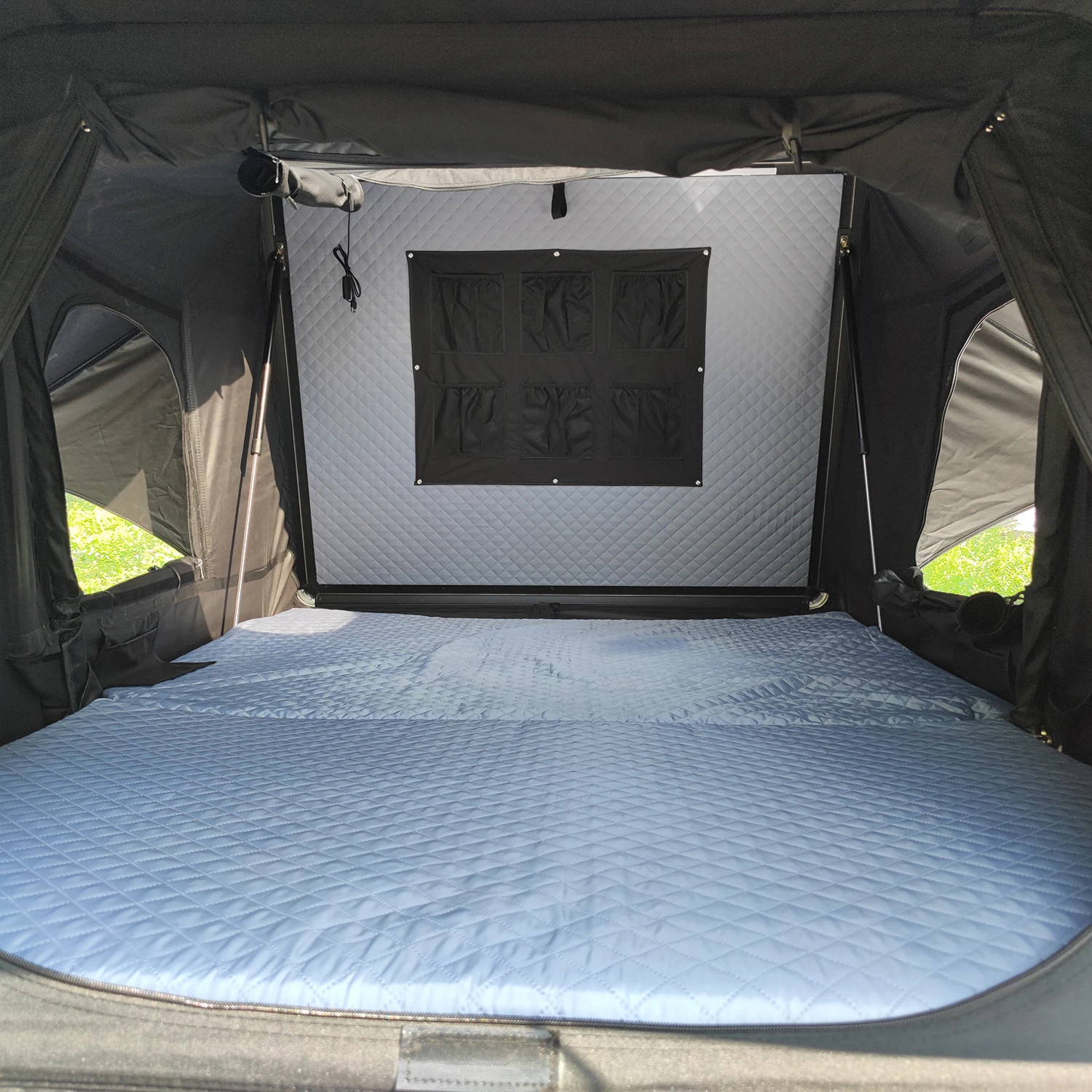 Side Open Hard Shell Roof Top Tent for 4x4 Off-Road SUV Van with Waterproof 2000-3000 Mm and 3-4 Person Capacity