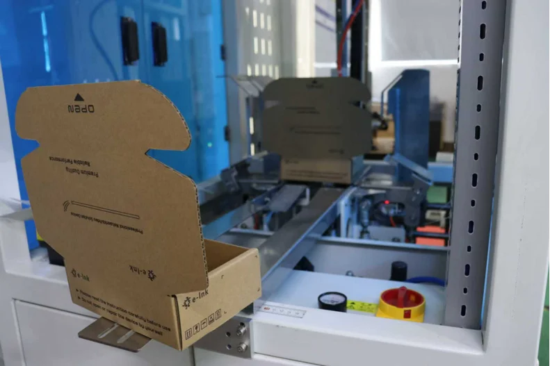 EN50155 Industrial 10/100/1000M 30W PoE Injector with M12 Connector Support DIN-Rail