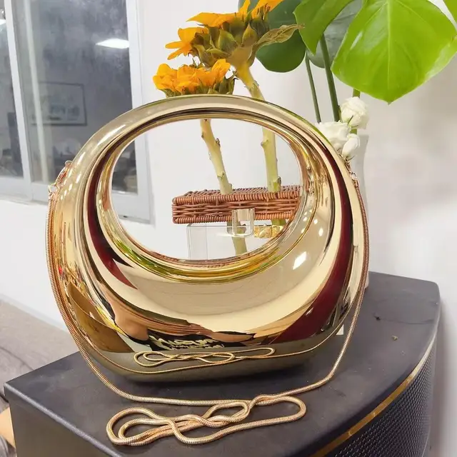 Wholesale personalized luxury gold acrylic evening bag with handle women's handbag party shiny crystal handbag
