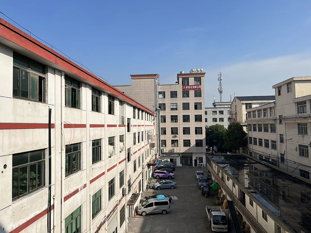 Dongyang Yirong Luggage Co., Ltd. 1