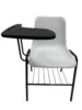 Chaise d'école blanche, tablette, livre, panier