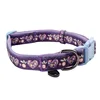 Flores moradas (placa de identificación no incluida)
