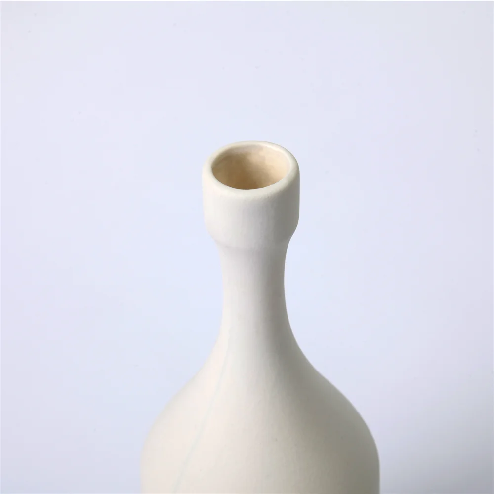 Simplicity Interior Centerpiece Ceramic Cylinder Bottle White Bud Vase Pampas Grass Arrangement