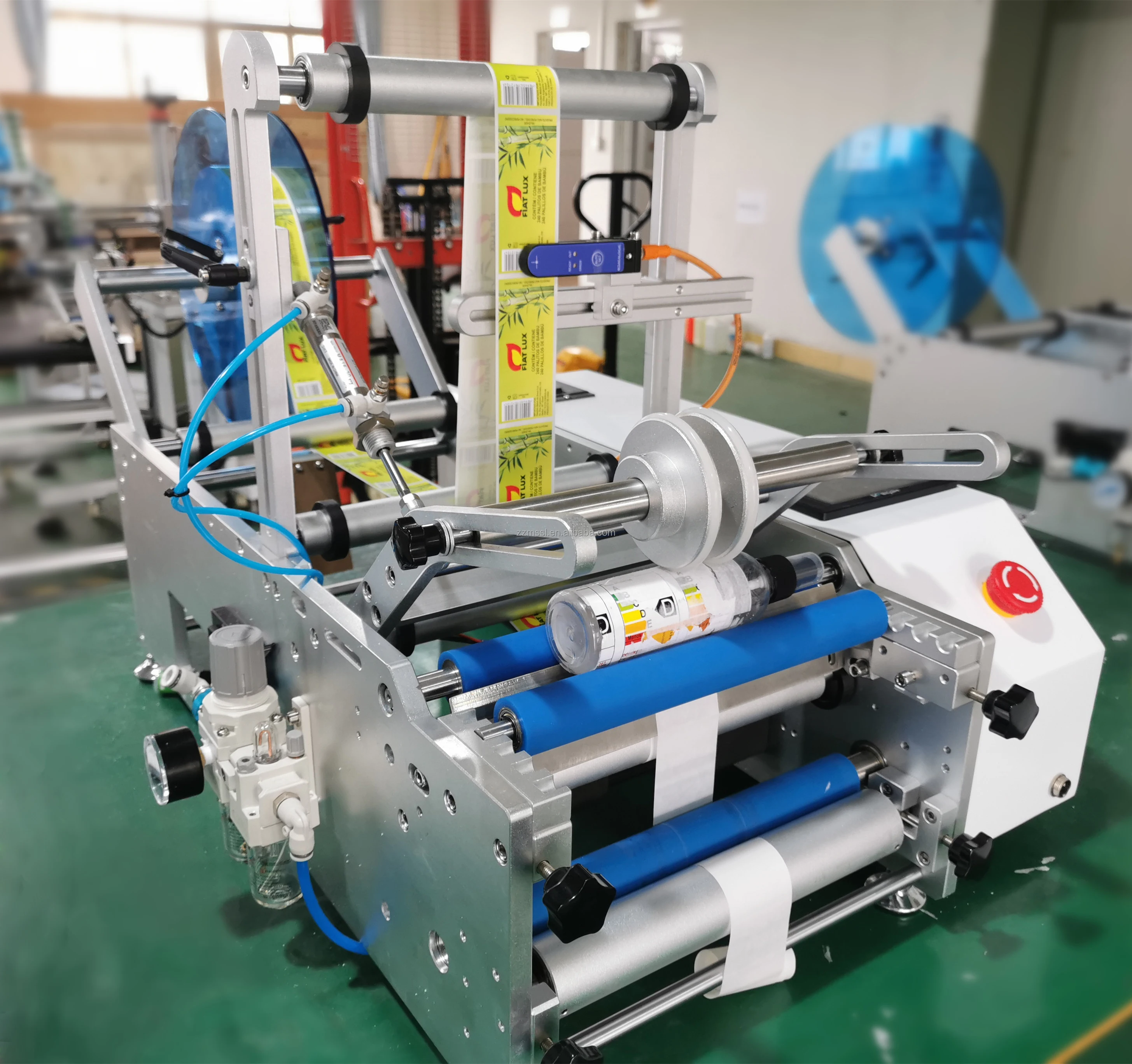Factory Professional Small Machine Semi Automatic Round Bottle Labeling Machine Round Bottle Label Applicator for Sale