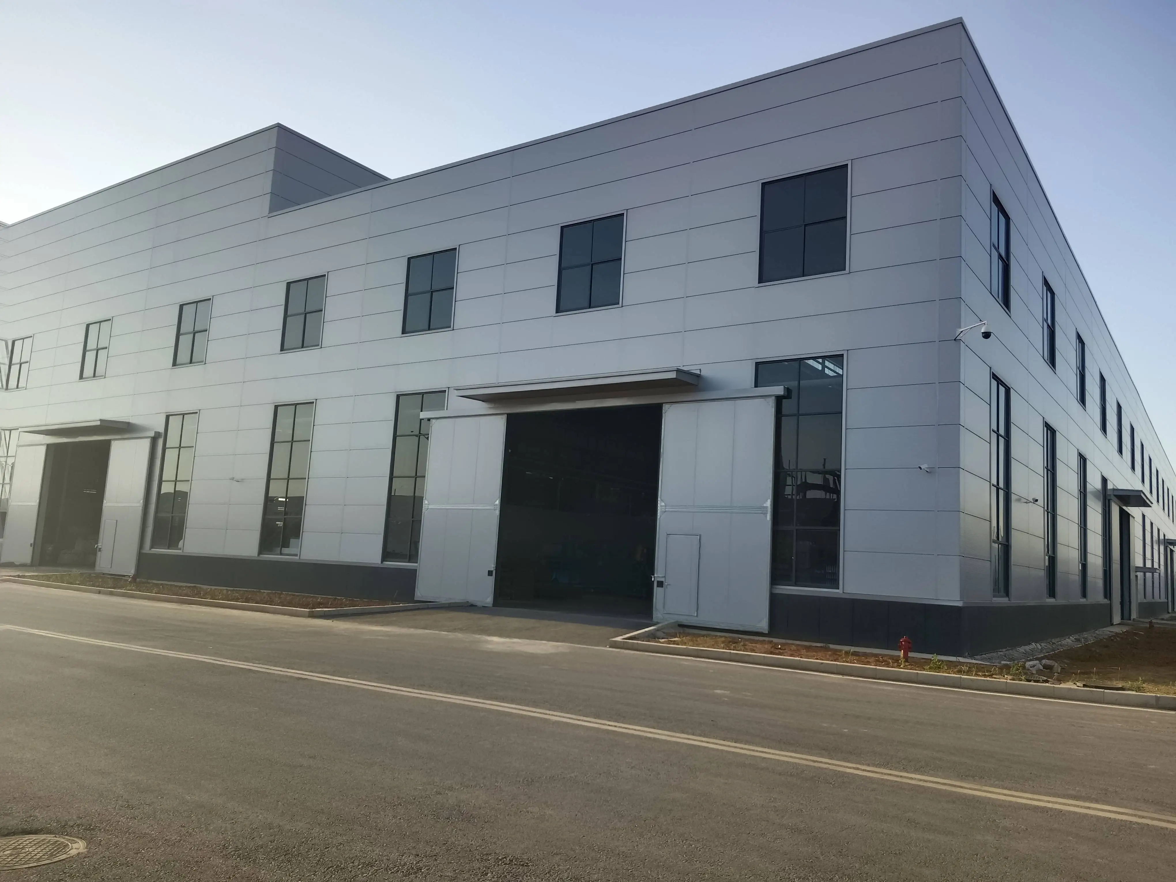 Πώληση κτιρίων με βαριά χαλύβδινη κατασκευή, προσαρμοστικά εργαστήρια με χαλύβδινο σκελετό, υπηρεσίες κάμψης, συγκόλλησης και κοπής θερμοκατεργασμένων δοκών H σε όλο τον κόσμο