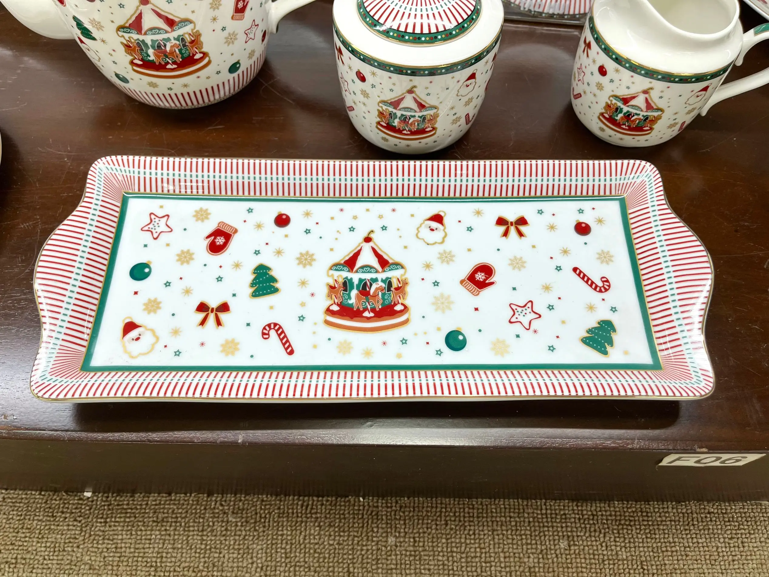 Home Christmas Multicolor Ceramics Fine Bone China Dinnerware Set manufacture