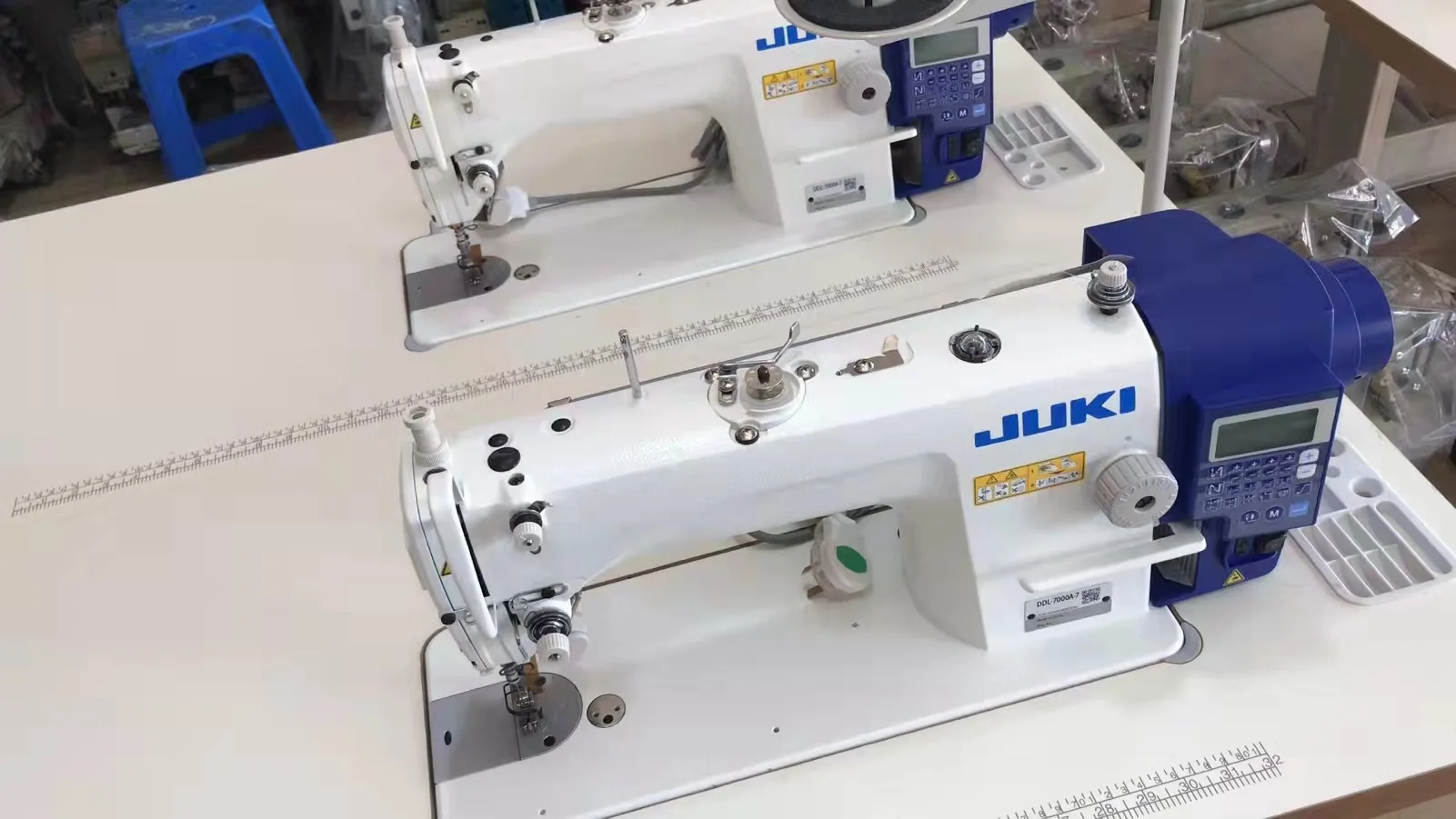 みき　　シングル1.7kg 2枚 中古Jukis 7000a-7シングルニードル工業用ロックステッチミシン