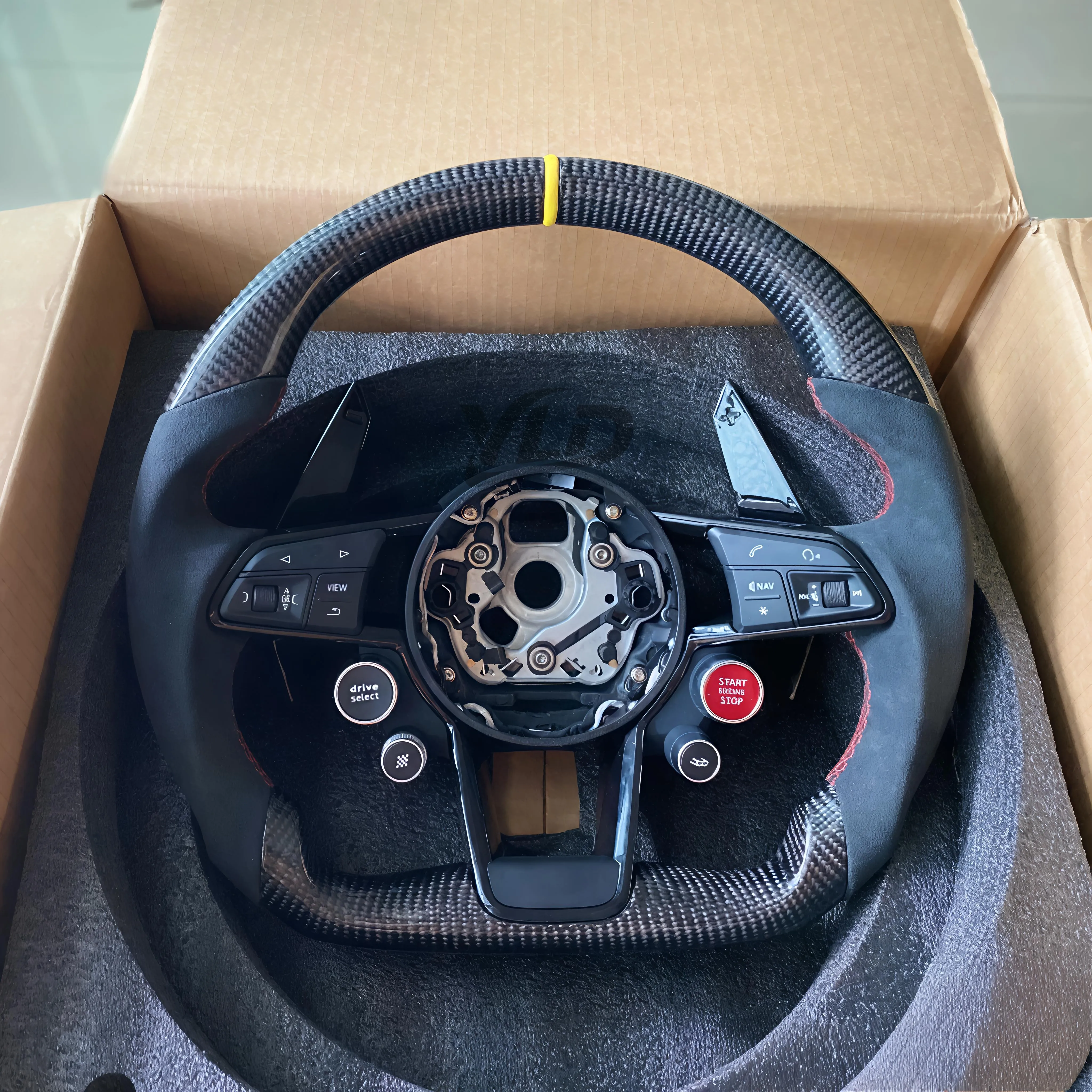 LEDディスプレイ搭載RSスタイルカーボンファイバーステアリング