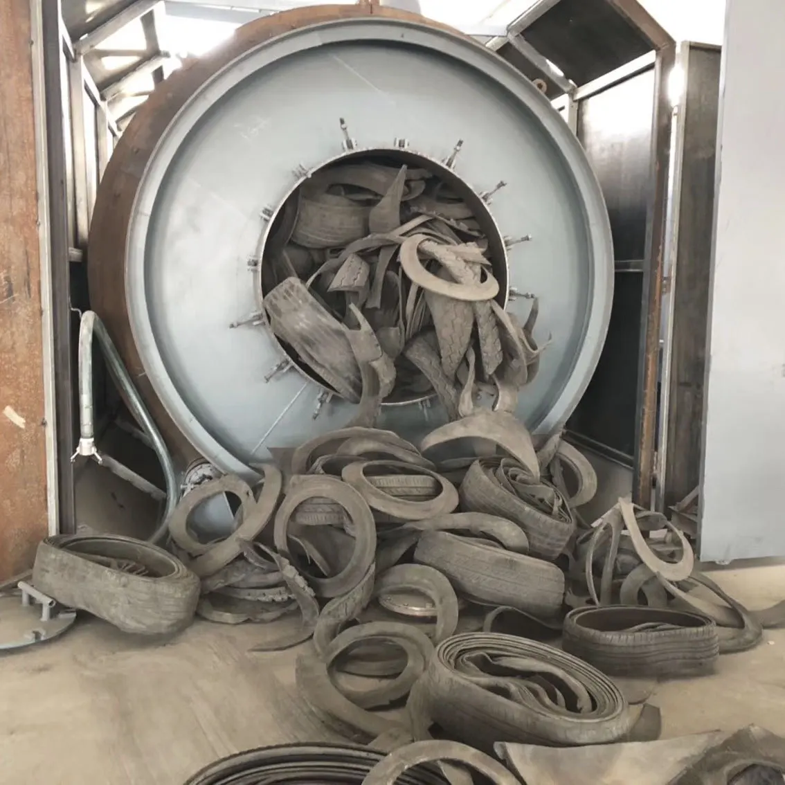 Full Automatic Large Capacity Tire Recycling Machine to Make Fuel Oil Waste Tyres Pyrolysis Plant