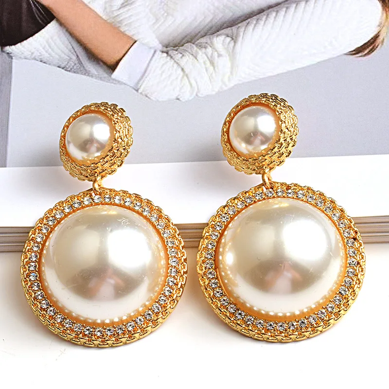 ヨーロッパとアメリカのファッションイヤリングダイヤモンド大きな丸い真珠金と銀のイヤリングアクセサリー女性卸売 Buy ジュエリー 大真珠のイヤリング ラウンドイヤリング Product On Alibaba Com