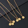 Una catena a maglie piatte e rotonde con foro esterno da 9 mm in oro
