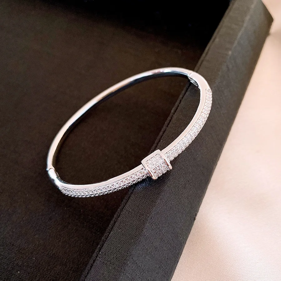 Elegant Gold-Plated Copper Buckle Bangle for Women