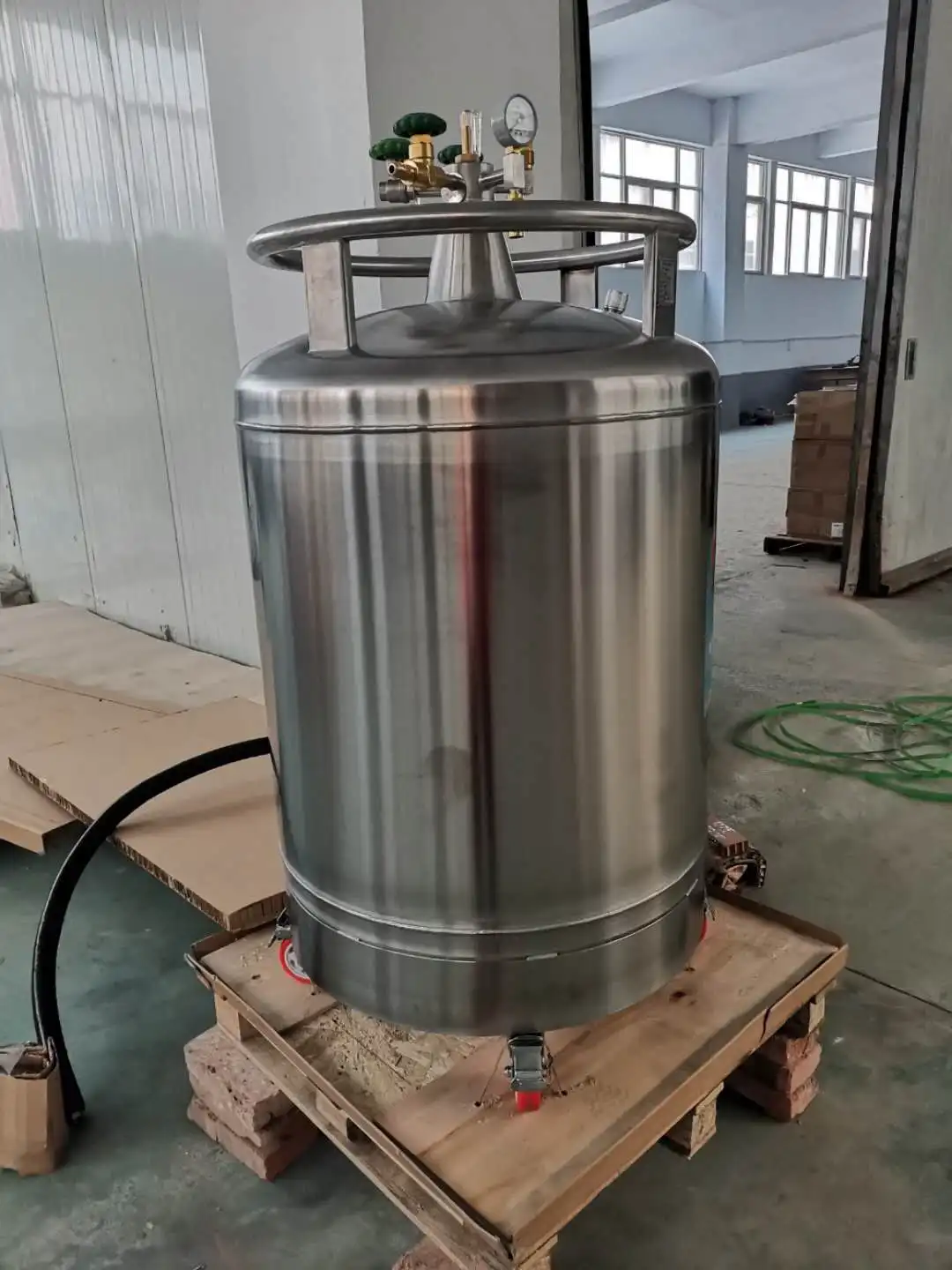 Competitive Price 30L YDZ Cryogenic Mobile Liquid Nitrogen Storage Tank For Cryosauna Chamber
