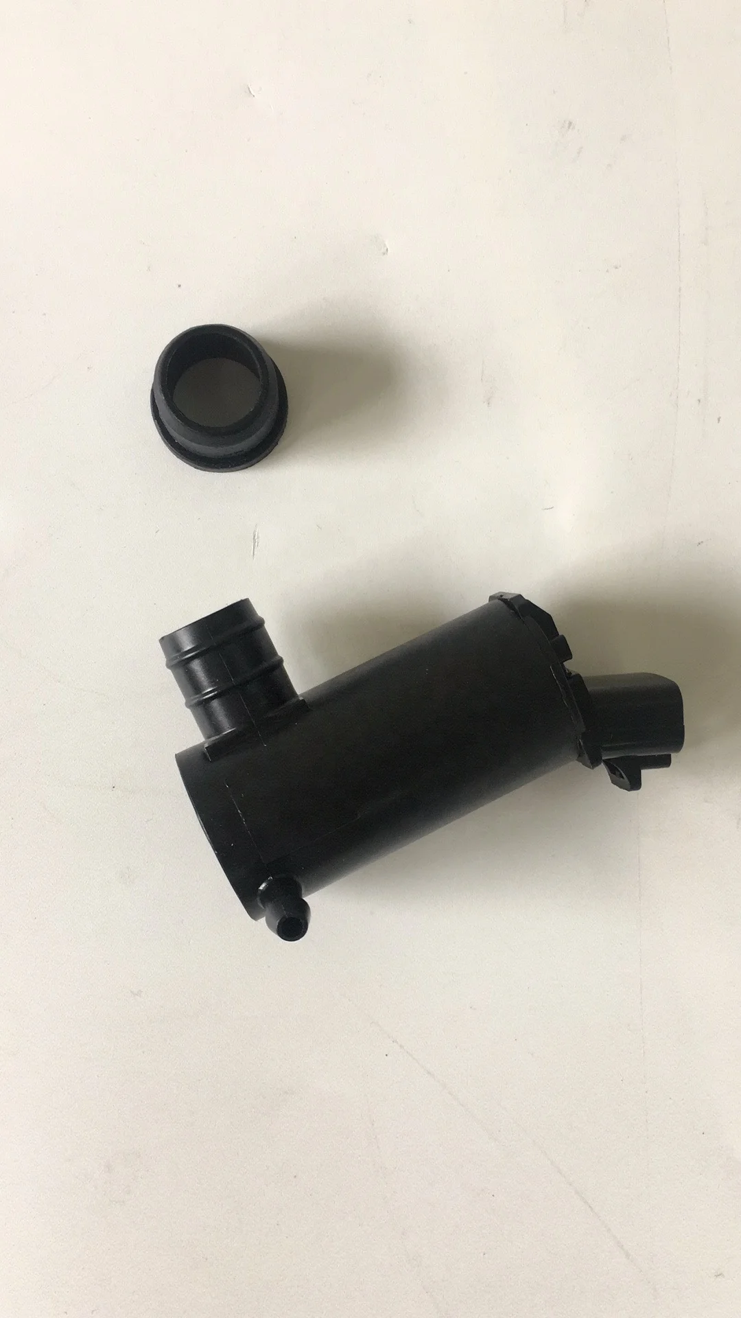 Wind Shield Washer Pump ForToyota Matrix Corolla Sienna Echo Camry 853 Wind Shield Washer Pump ForToyota Matrix Corolla Sienna Echo Camry 853