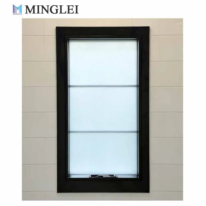 தனிப்பயன் ஓபேக் (அழுக்கு நிறம்), குறுகிய சட்டம் கொண்ட அலுமினியம் ஆவ்னிங் சாளரங்கள், வெப்ப இடைவெளி (தெர்மல் பிரேக்) கொண்ட மெல்லிய மும்மடங்கு கண்ணாடியிடப்பட்ட சாளரங்கள், குளியலறைக்காக கிரில்ஸ் உடன்