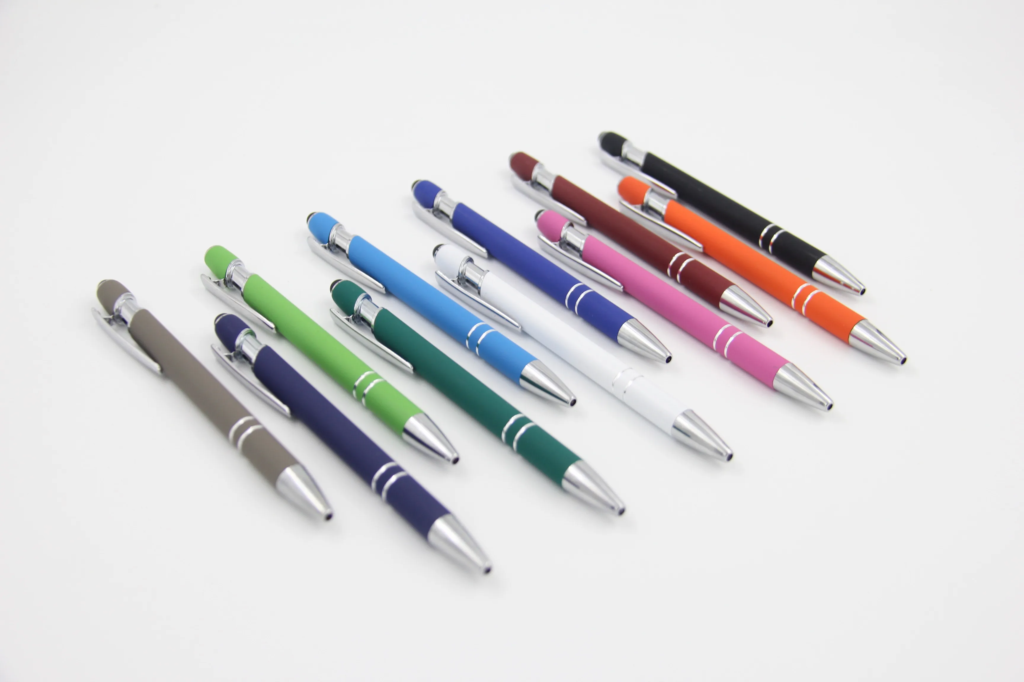 Профессиональное производство дешевая рекламная шариковая ручка со стилусом и резиновой ручкой