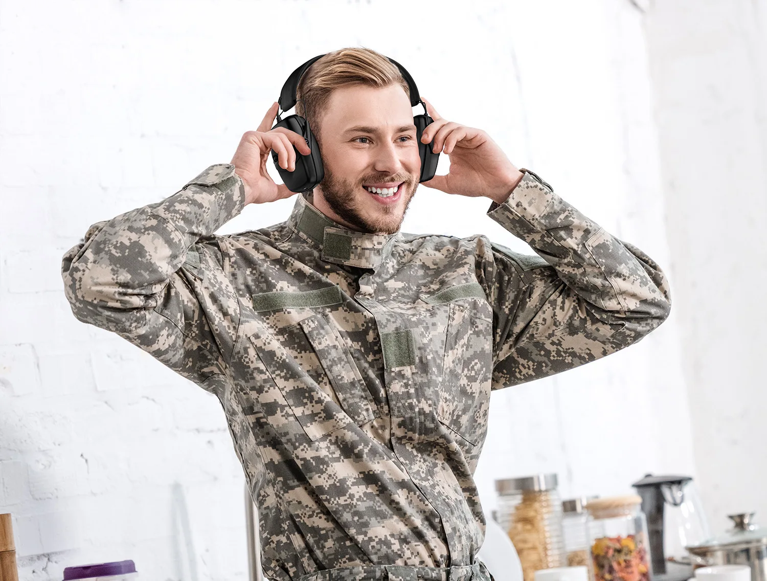 Outdoor CS Game Hunting Wireless Bluetooth Sound Pickup Noise Cancelling Earmuff Field Training Camouflage Tactical Headphones