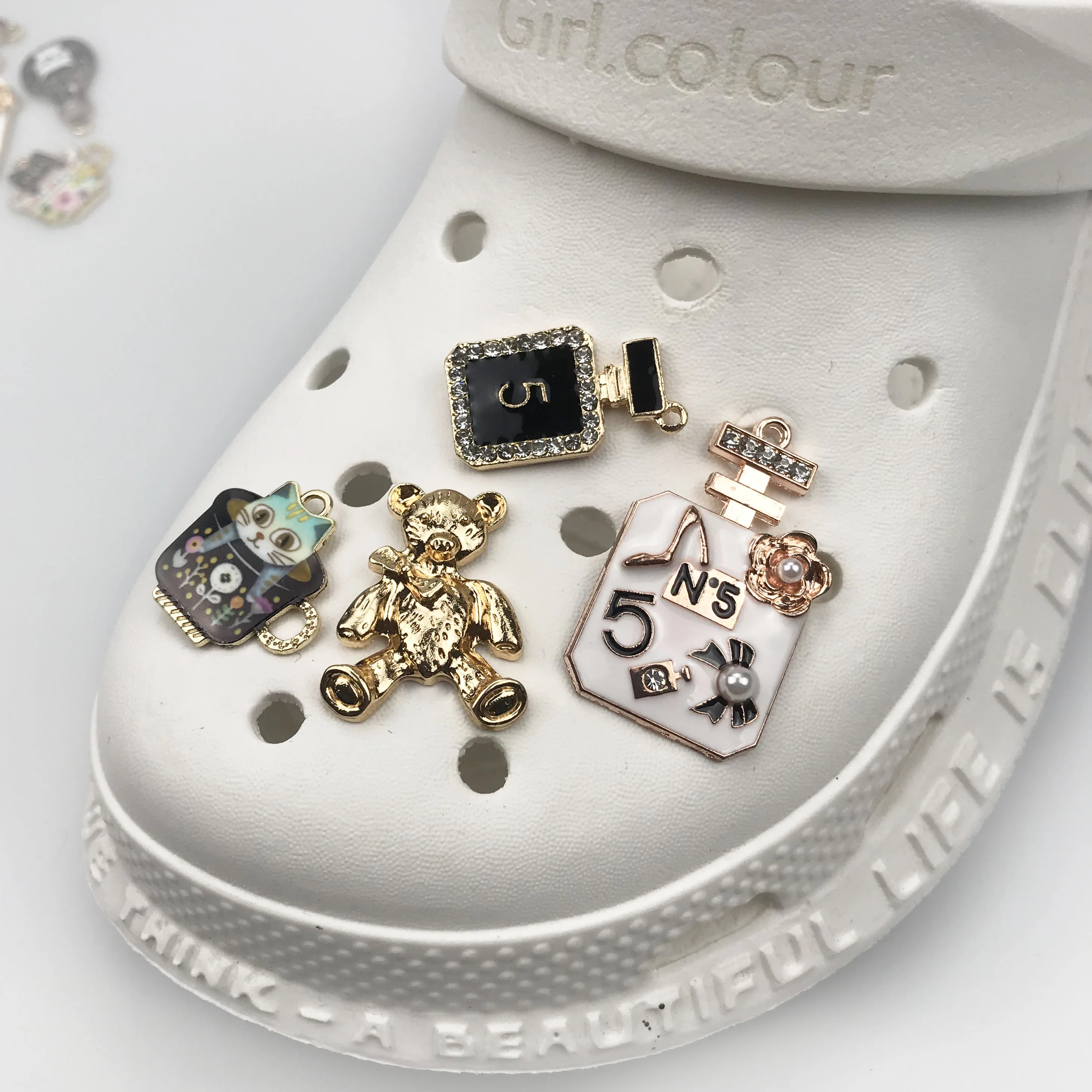 breloques en cristal de diamant pour sandales de sabot breloques pour chaussures avec chaîne en métal breloques mignonnes de sabot 13PCS breloques de décoration de chaussures à la mode 
