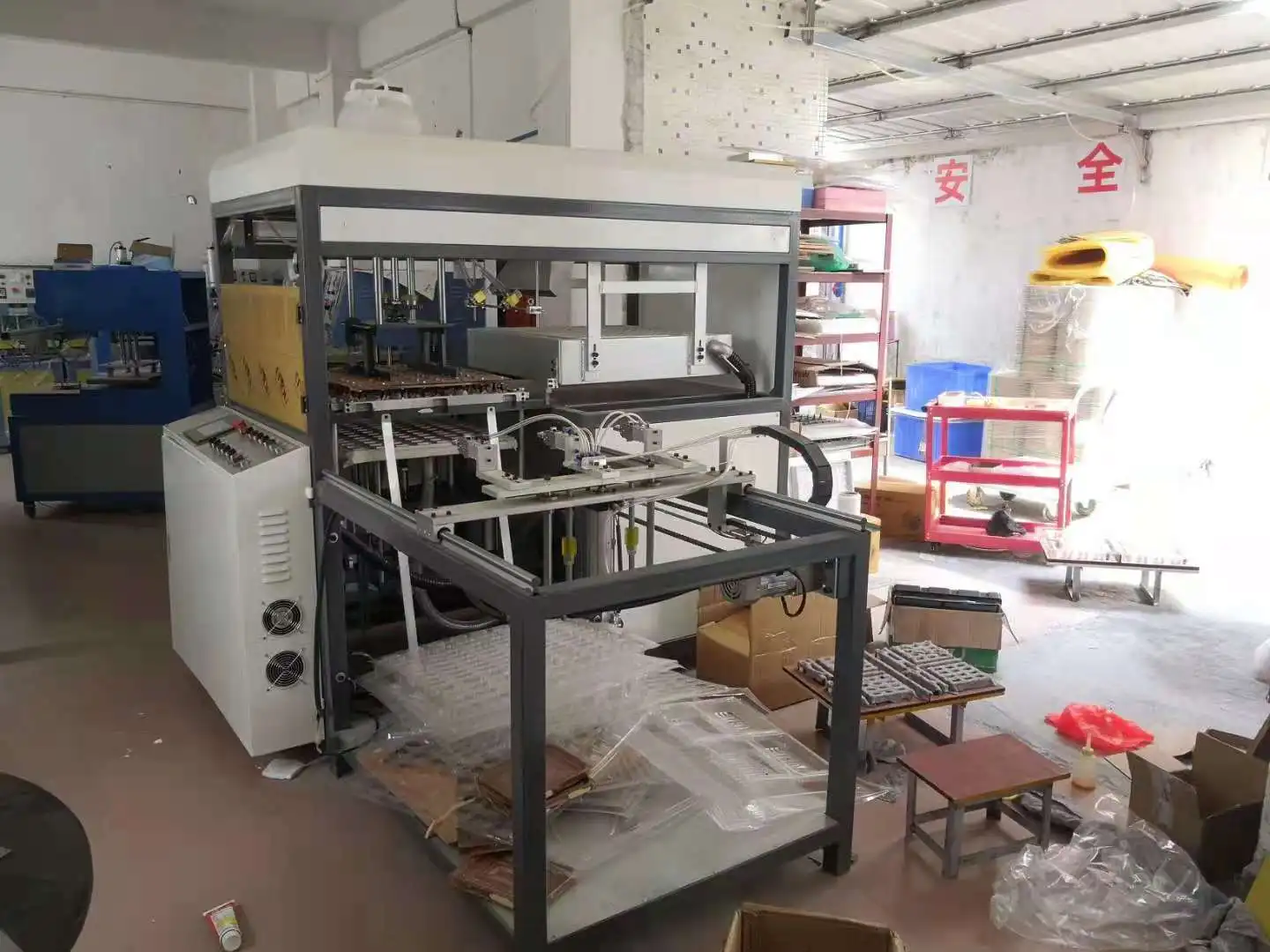 Automatic Plastic Blister Packing Tray Vacuum Forming Machine