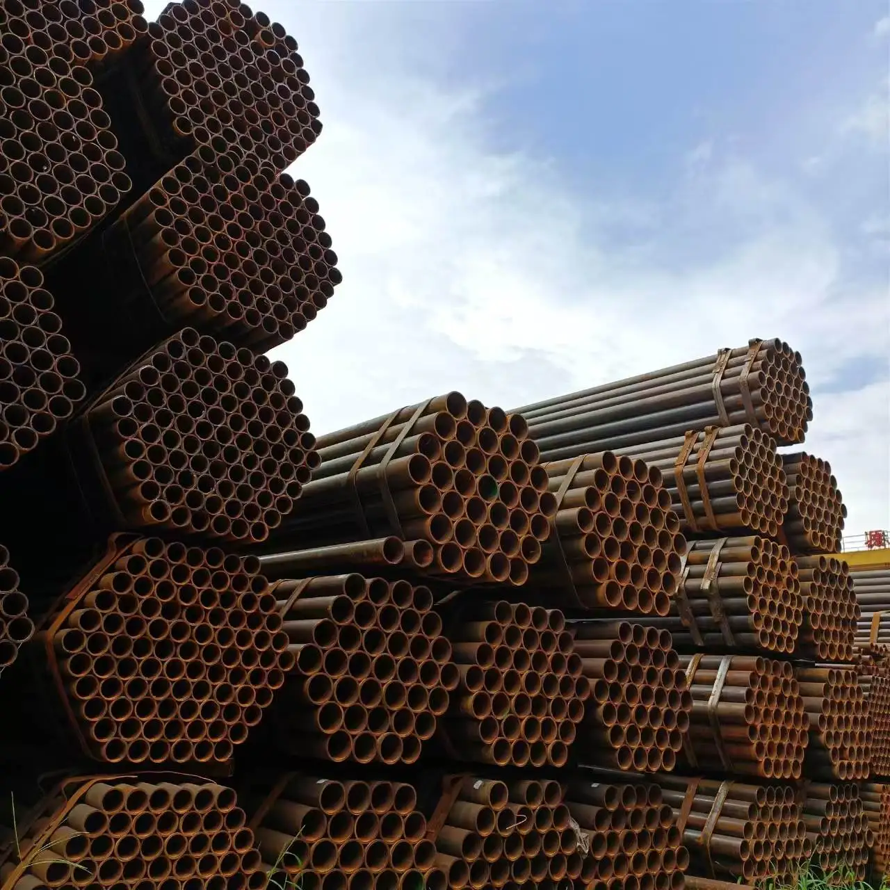 Galvanized Steel Tube Premium Quality Steel Pipes for Various Applications manufacture