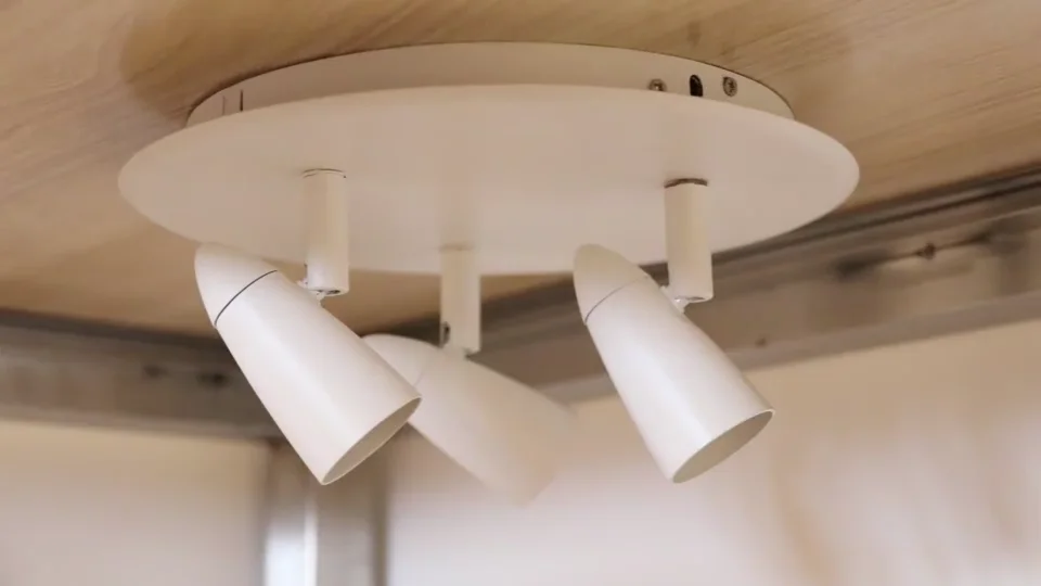 european-patent-commercial-lighting-spotlight-gu10-led-ceiling-tilt-340