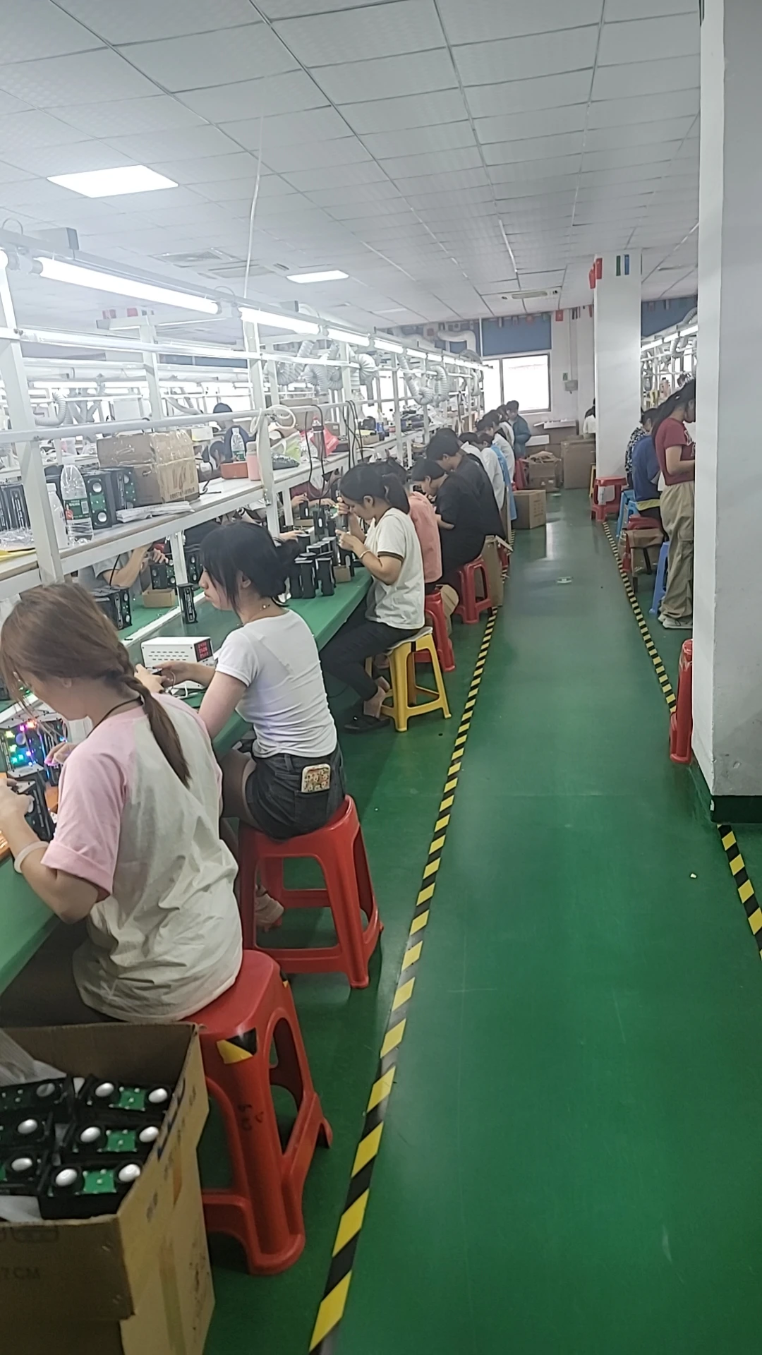 Shenzhen Lin Yi Qiang Digital Technology Co., Ltd. 1