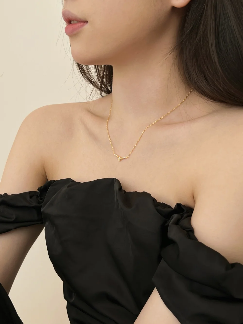KAKODIY Geometric Customized 18K Gold Plated Necklace 925 Sterling Silver Jewelry V Shape Cubic Zirconia Heart Shape Necklace for Women detail 3