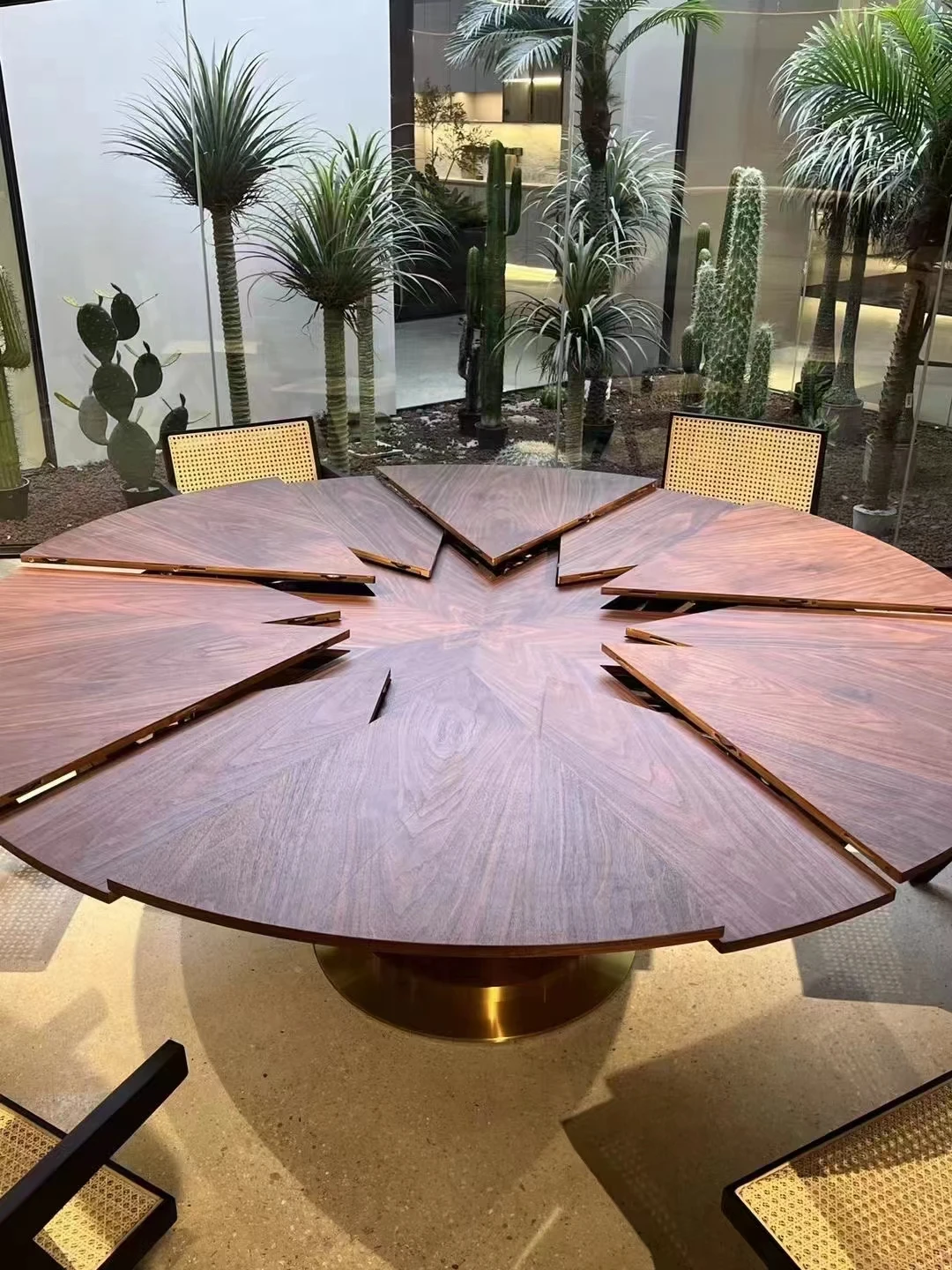 New Chinese style retractable dining table circular wooden restaurant gathering for multiple people retractable dining table