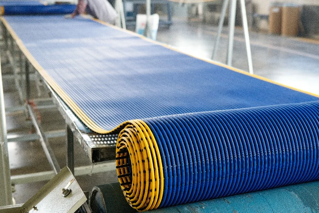 Vinyl Non Slip Drainage PVC Floor Mat Tube Type Anti-slip Mat Roll Round Hollow PVC Tubular Matting