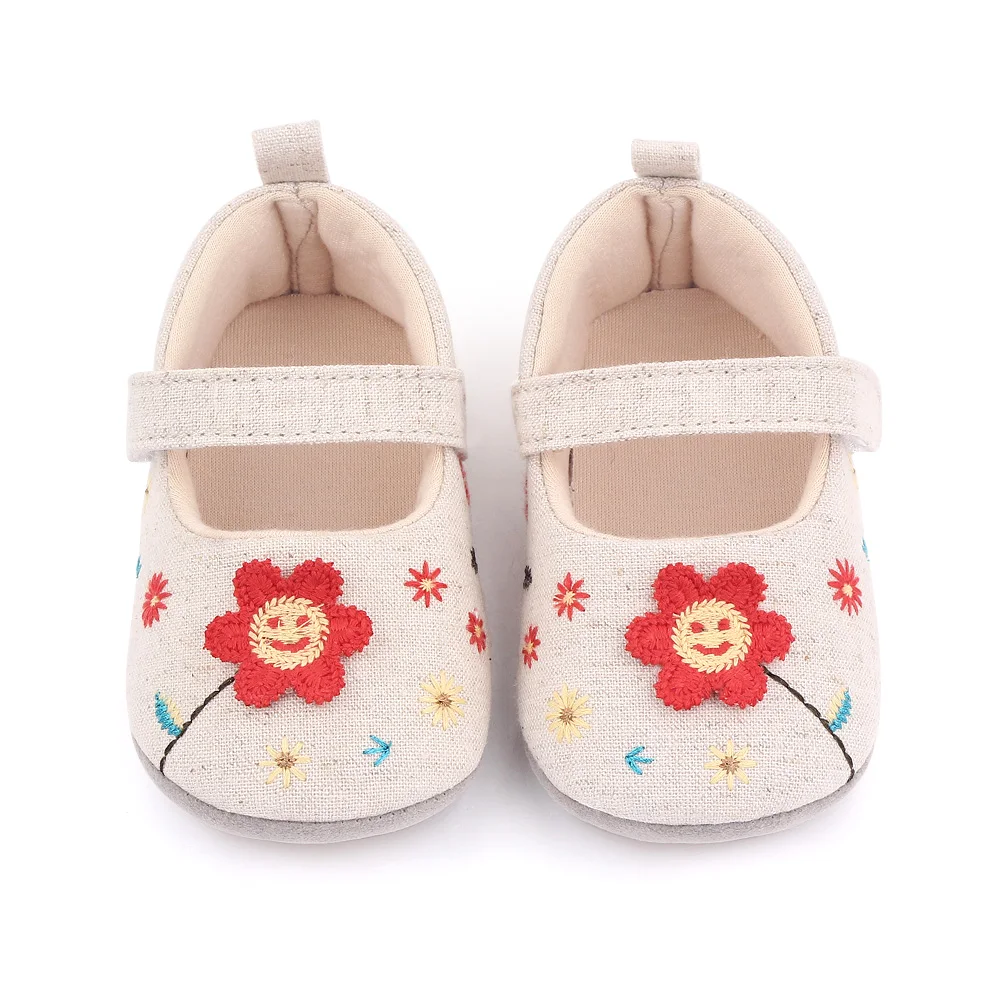 Wholesale newborn baby shoes girls beauty knitting flowers non-slip toddler shoes supplier