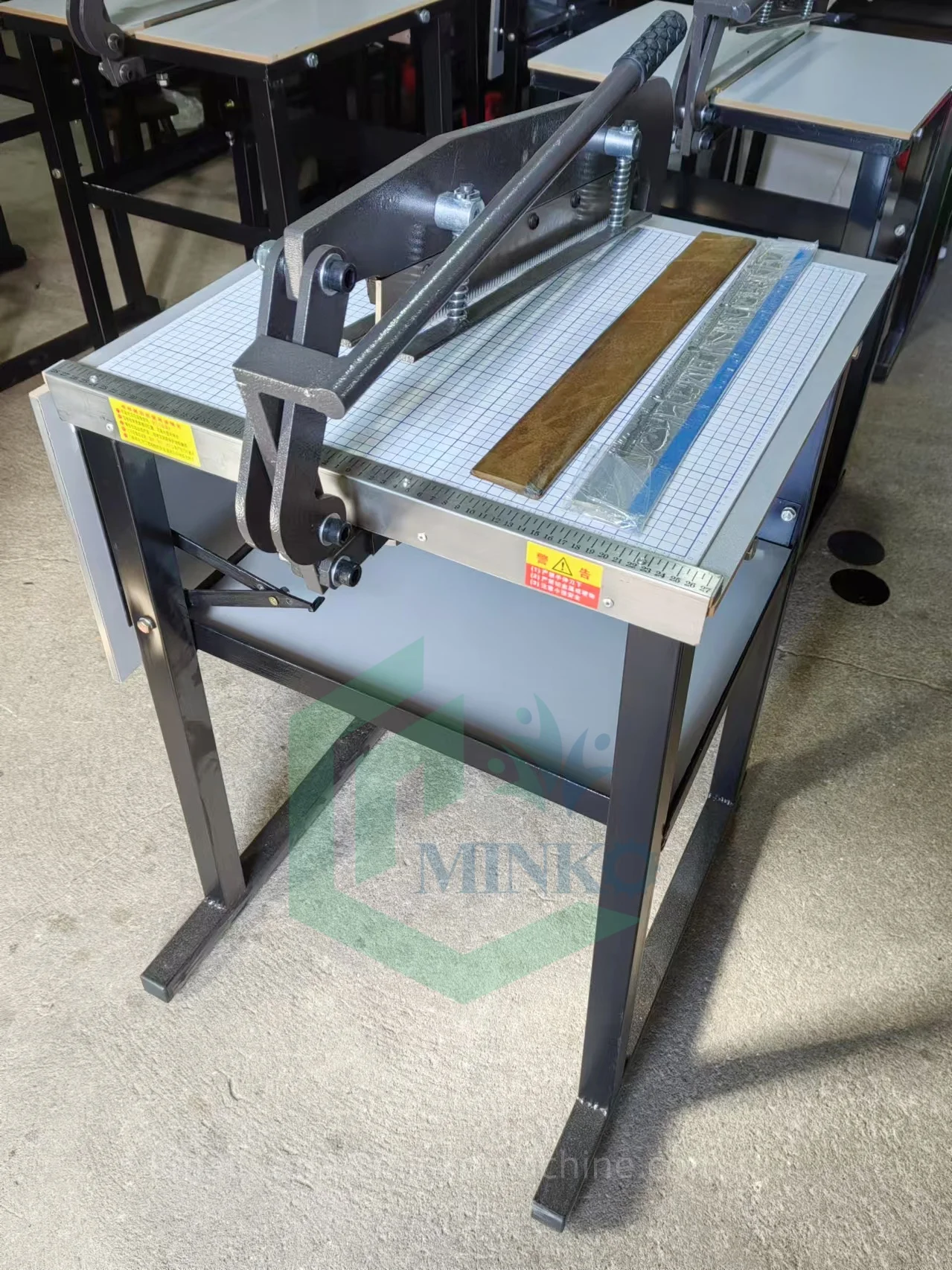 Zig Zag Fabric Cloth Cutting Machine Swatch Cutter Machine Fabric Cutting Machine
