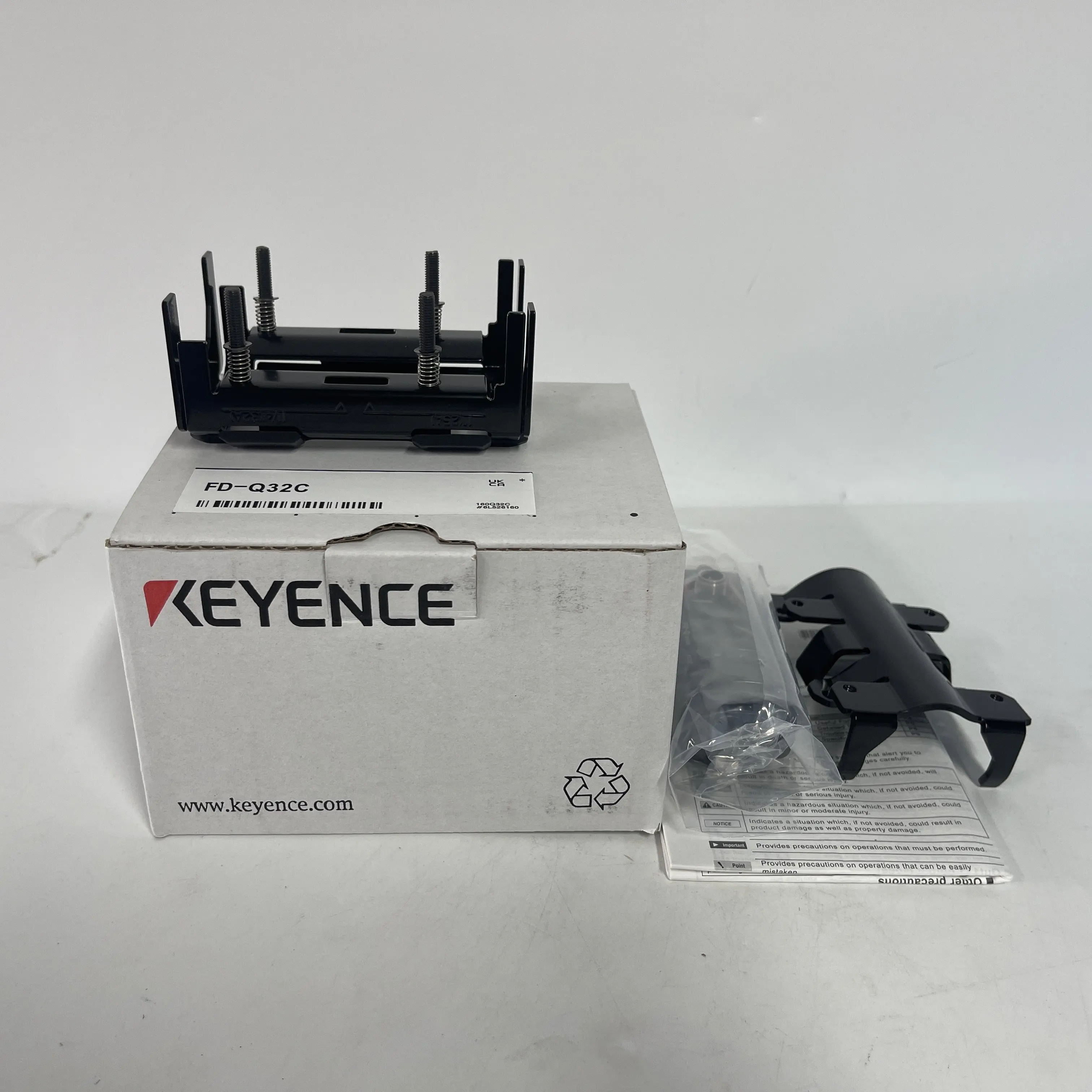 KEYENCE Clamp-on Flow Sensor FD-Q32C KEYENCE Clamp-on Flow Sensor FD-Q32C