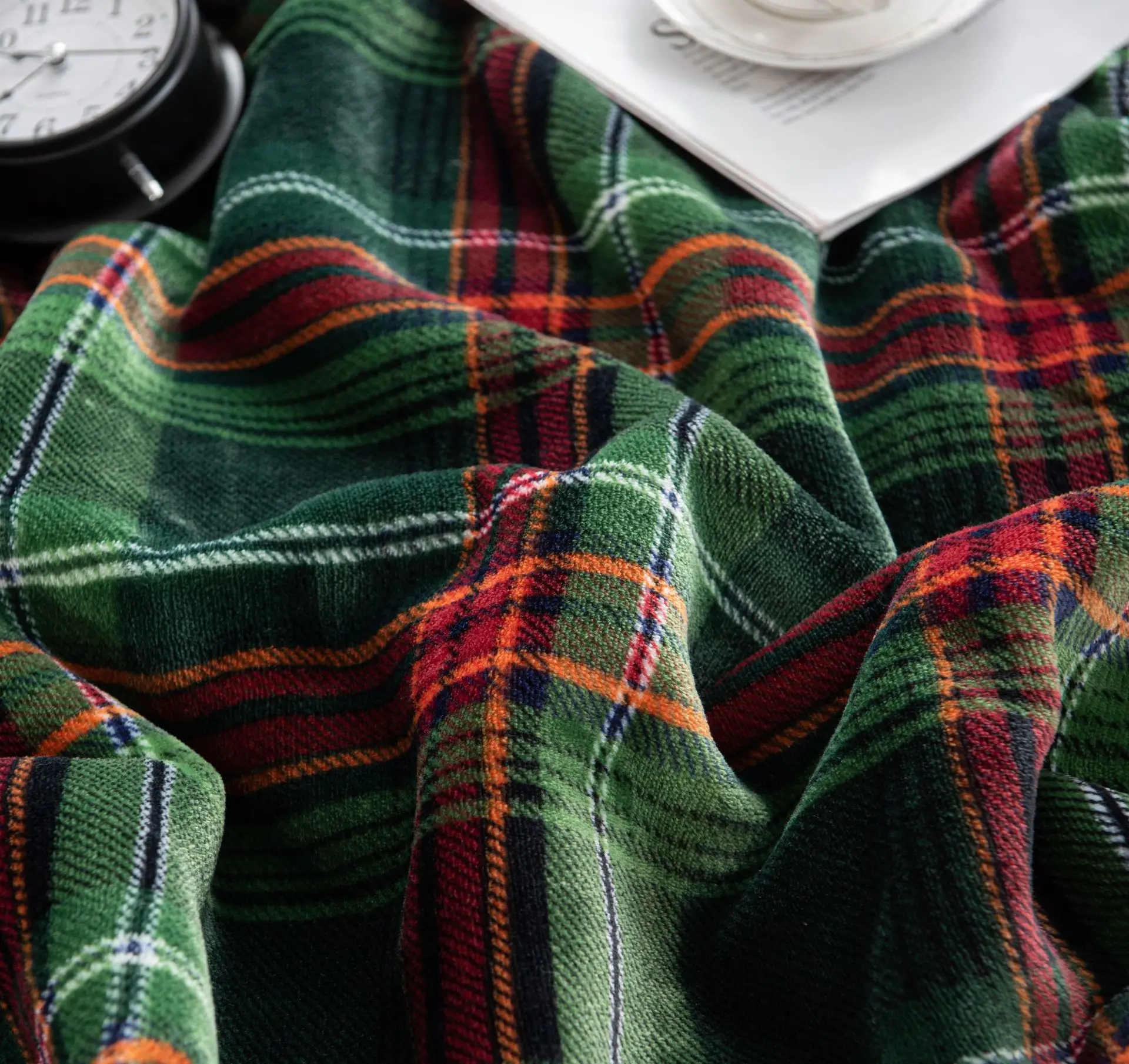 Designer Throw Wholesale Christmas Tartan Flannel blanket Sustainable Plaid Sofa Sherpa Flannel Fleece Throw Blanket details