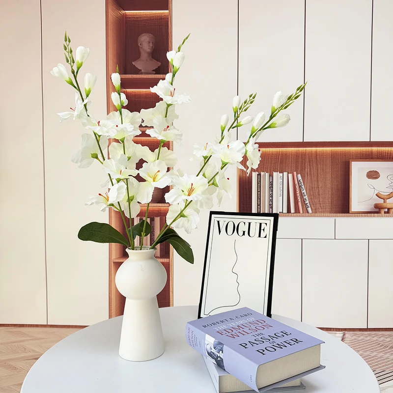 Geniet die skoonheid van groenery sonder die onderhoud met oorbodige valse plante