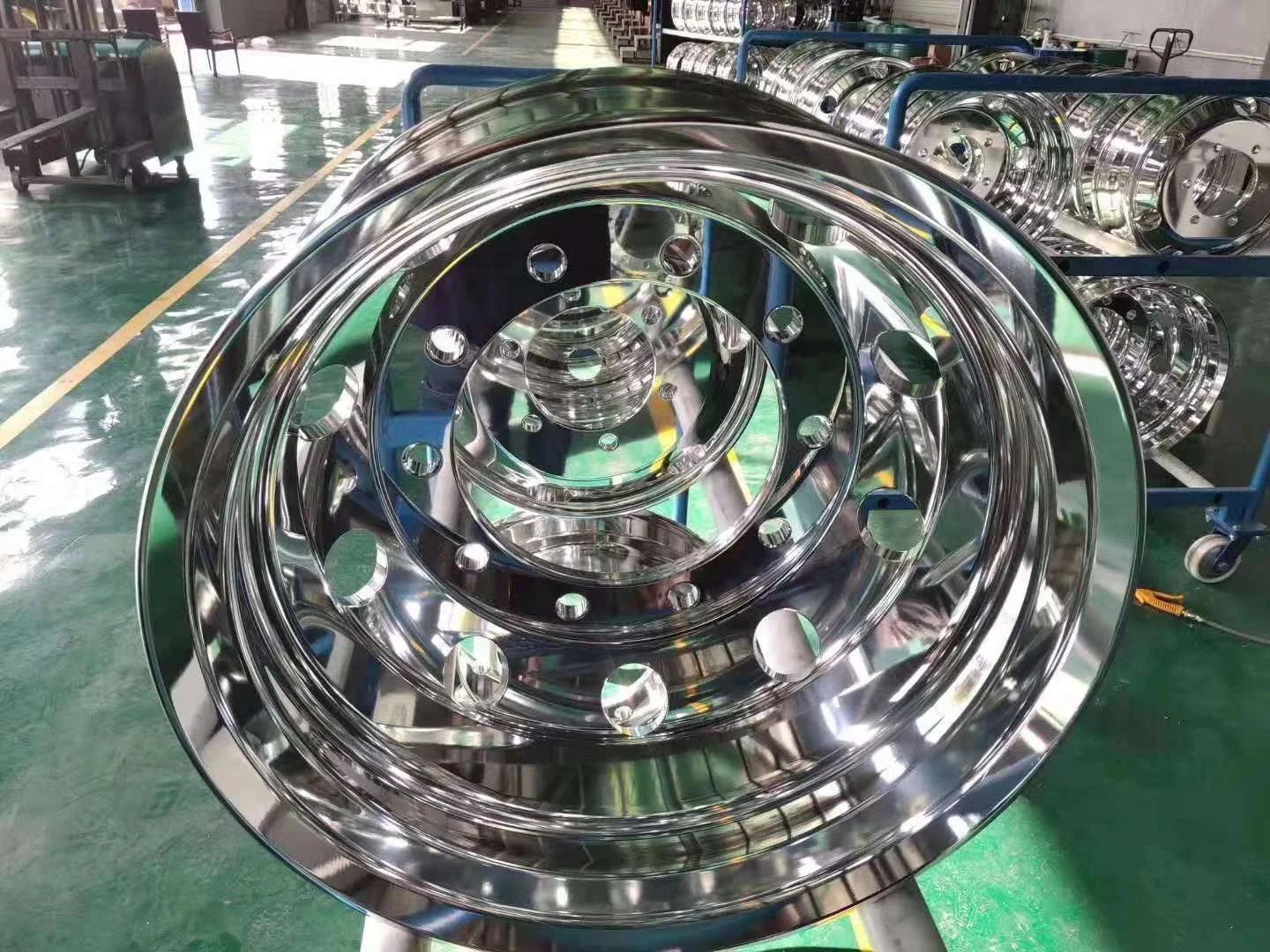 
Полностью автоматическая зеркальная полировальная машина DY для автомобильных колес из сплава/алюминия 