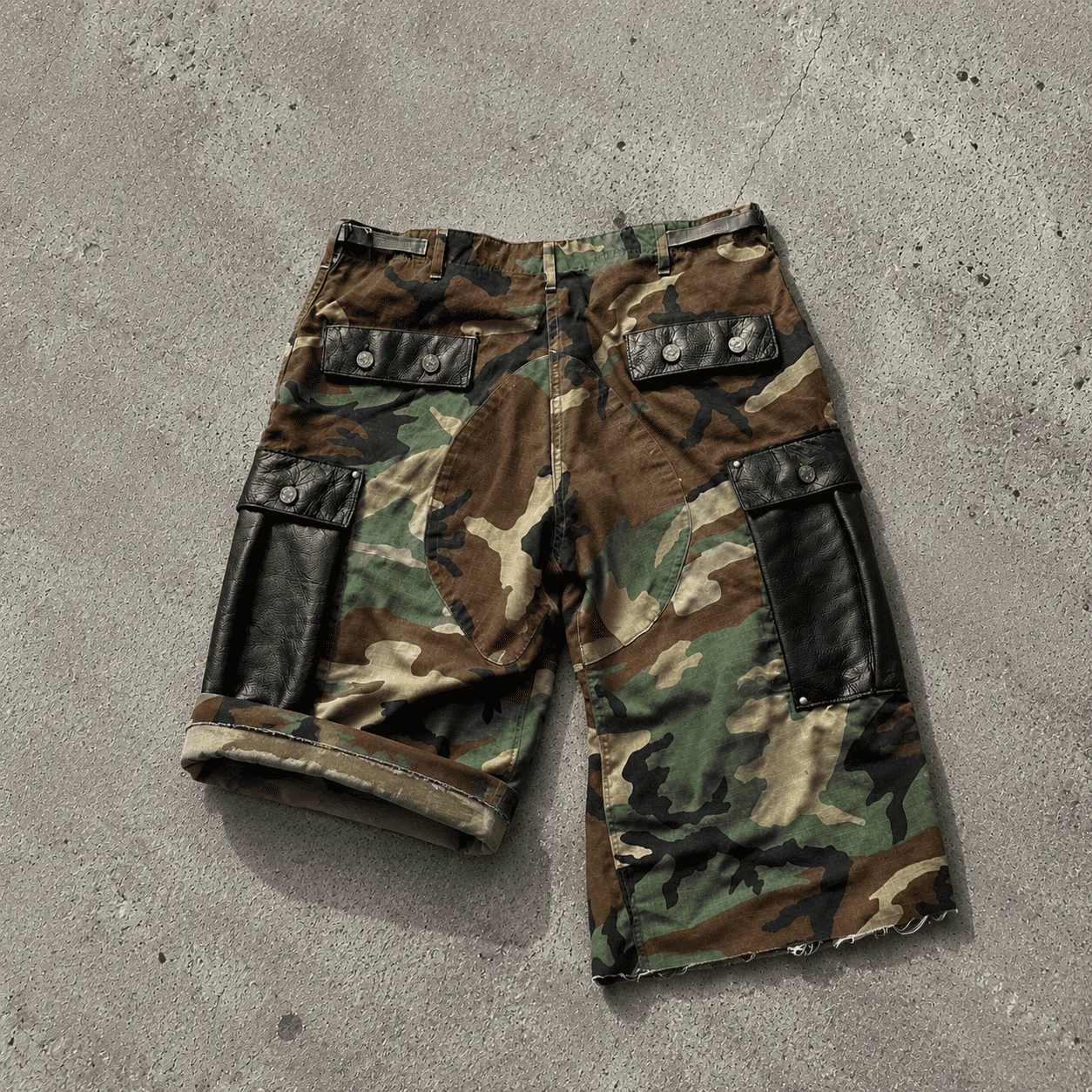 Rainbow Spray Premium Streetwear Apparel Manufacturer Men's Multi Pocket Camouflage Baggy Shorts Retro Loose Camo Cargo Shorts gallery 3