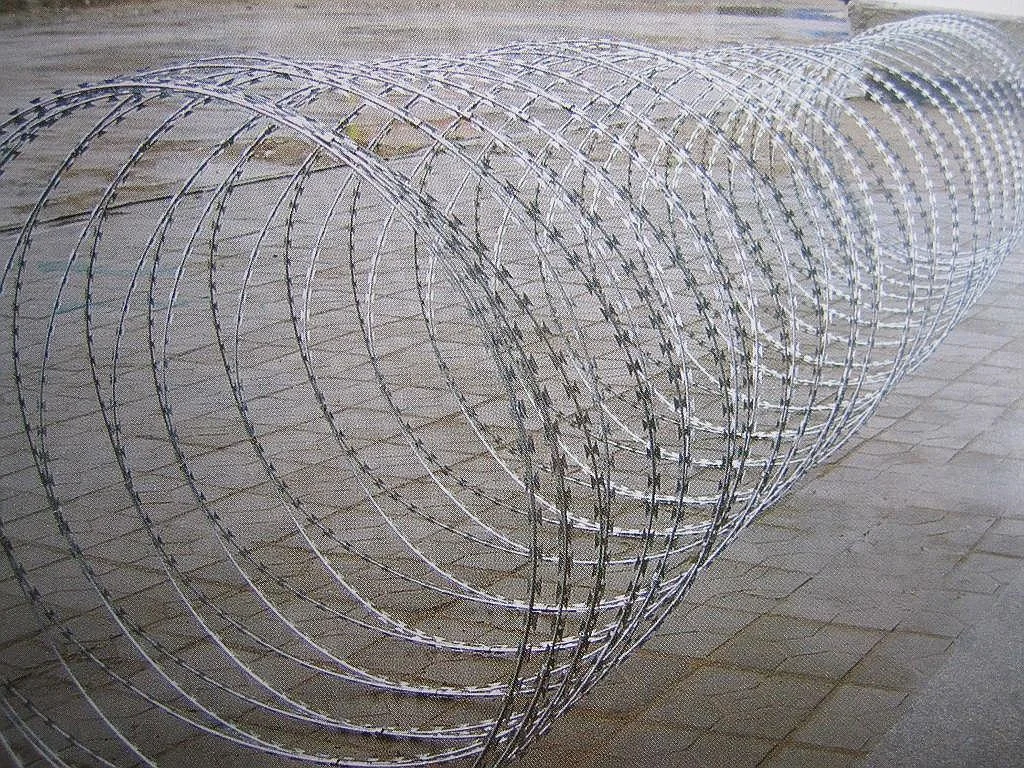 Poland 900mm Coil Thermal BTO-22 Concertina Razor Barbed Wire| Alibaba.com