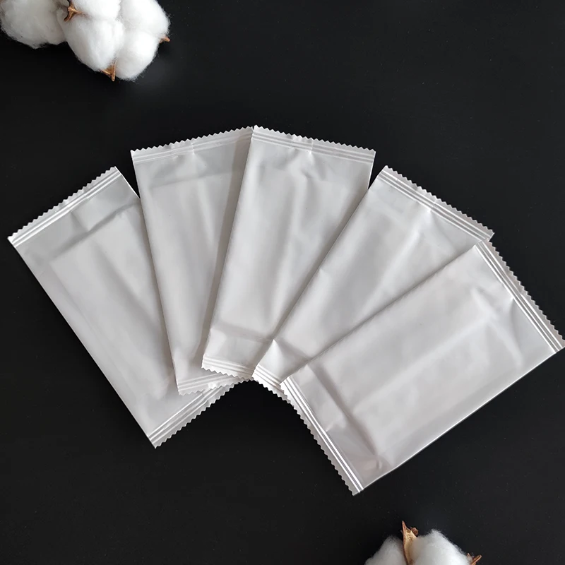 Free Sample Blank Single Pack Wet Wipes Cleaning Wet Tissue Custom Logo Wet Wipes Hand Wipes for Restaurants