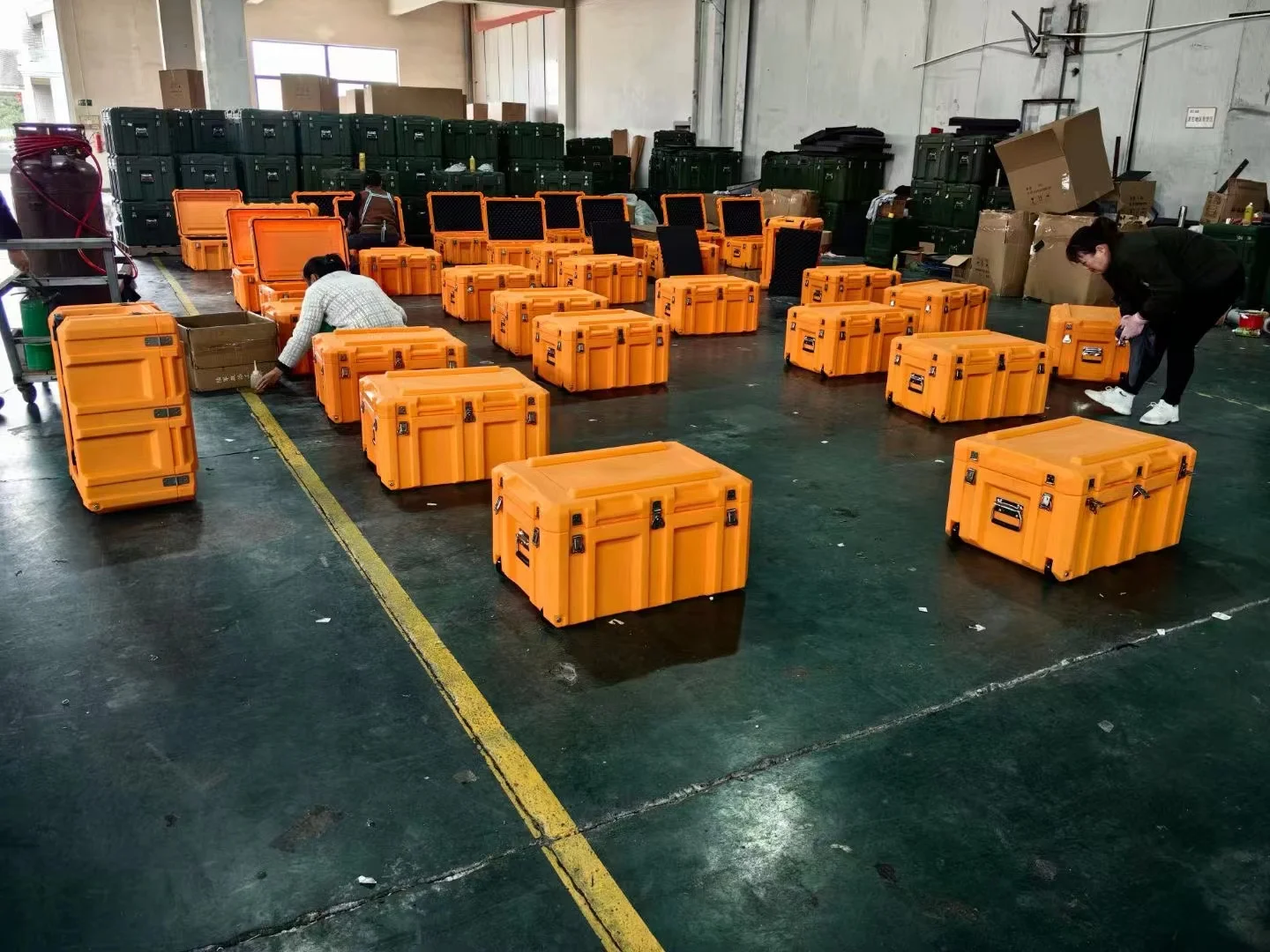 Waterproof Rotomolded Tool Case Hard Plastic Box Plastic Cantilever Tool Box car Roof Cargo Case roof Box