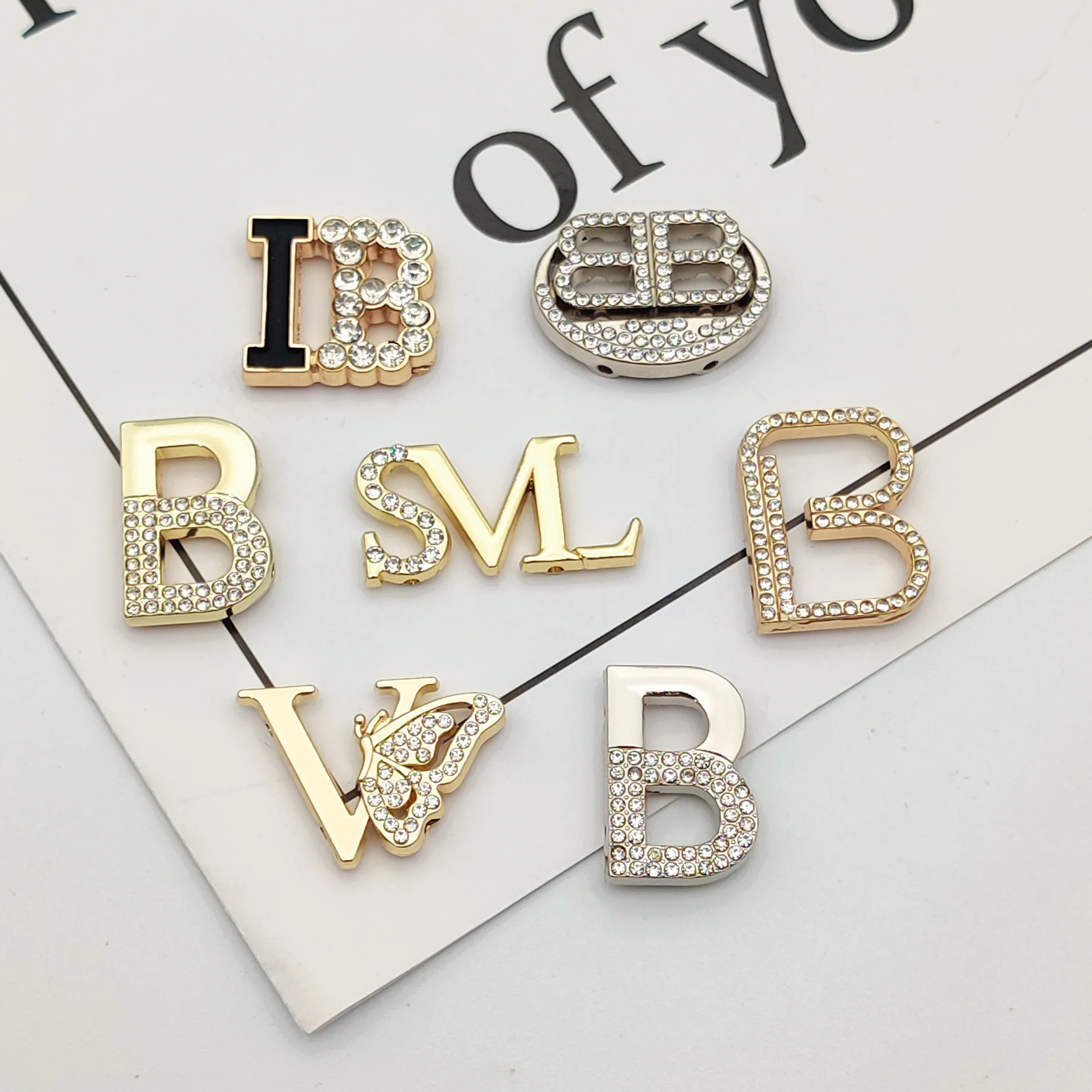 Фабричная оптовая продажа одежды с кирпичной этикеткой на заказ сумка шарфы металлическая этикетка для