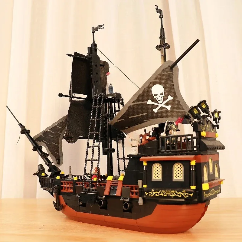 Creative Legend 621pcs Building Blocks Black Pearl Construction Toy Kits with Boat Model Compatible with Famous Brands