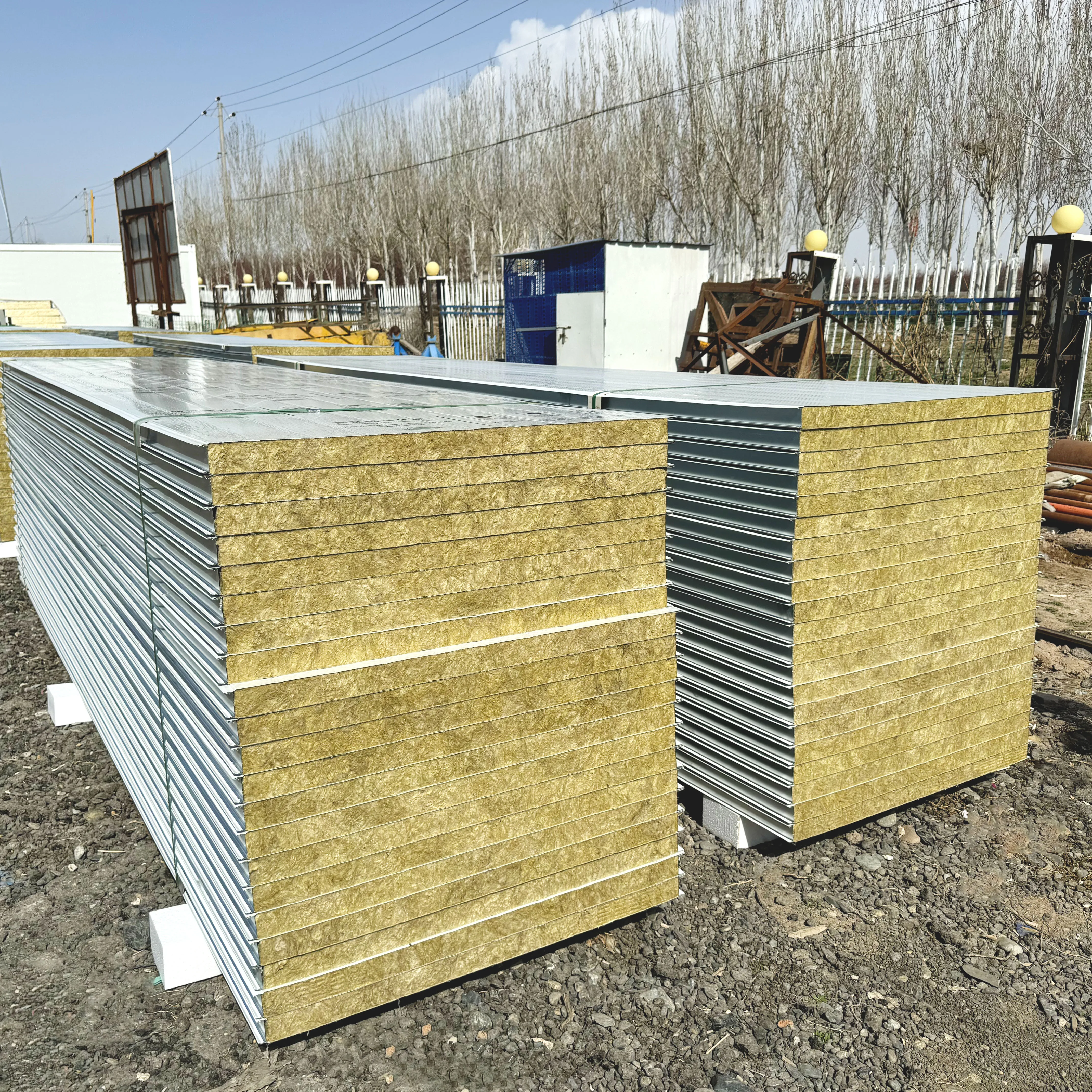 GUANGQIA Rock Wool Fireproof Sandwich Roof Wall Panels for Prefabricated Building Wall Cladding Materials