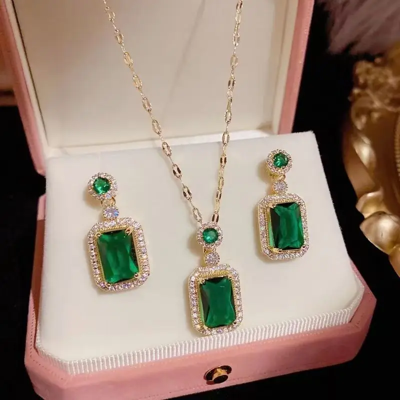 Small Senior Sense Collarbone Chain Assorted Accessories Set