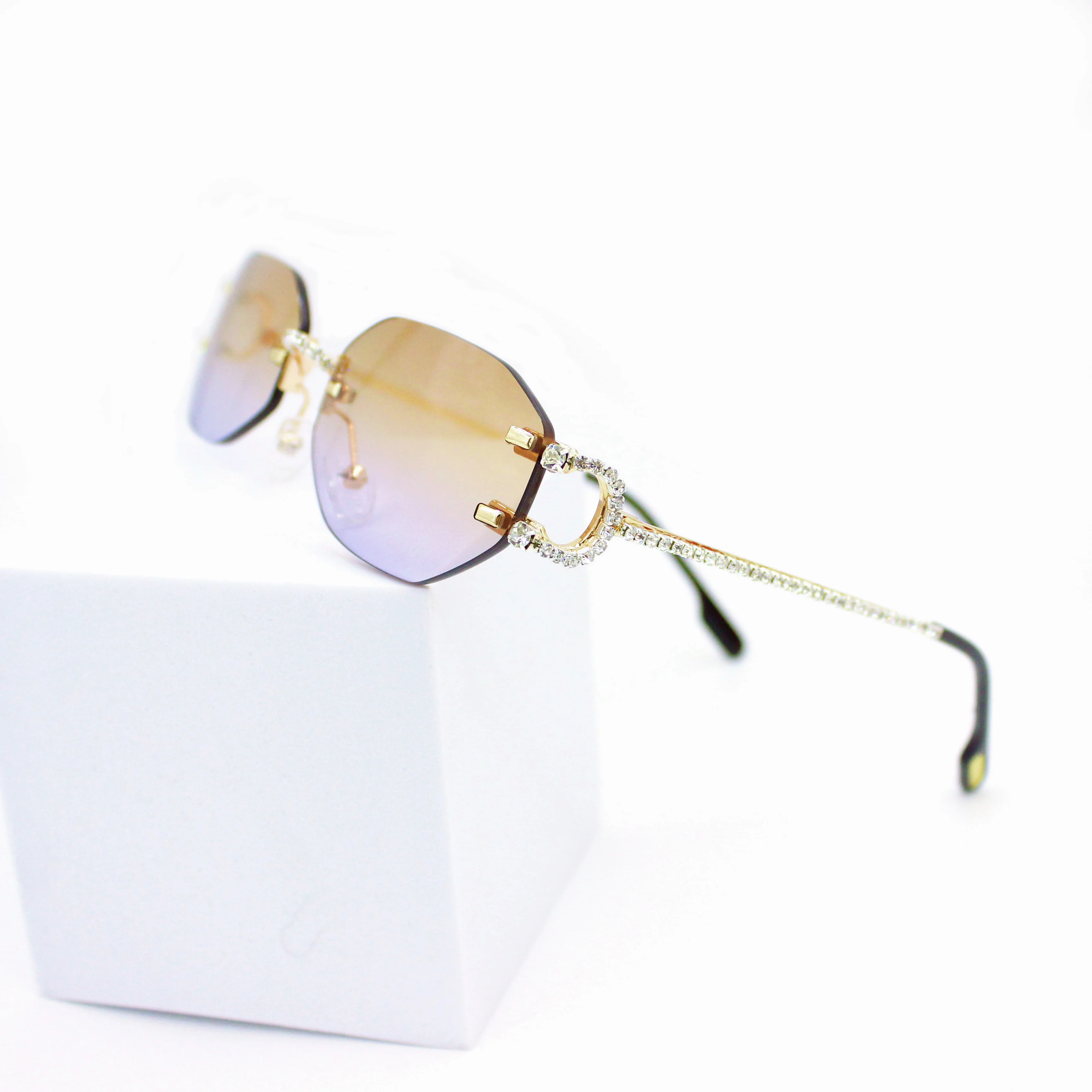 2023 Fashion Cool Unique Rimless Style Rivets Sunglasses Vintage Women Ins Brand Design Sun 0953