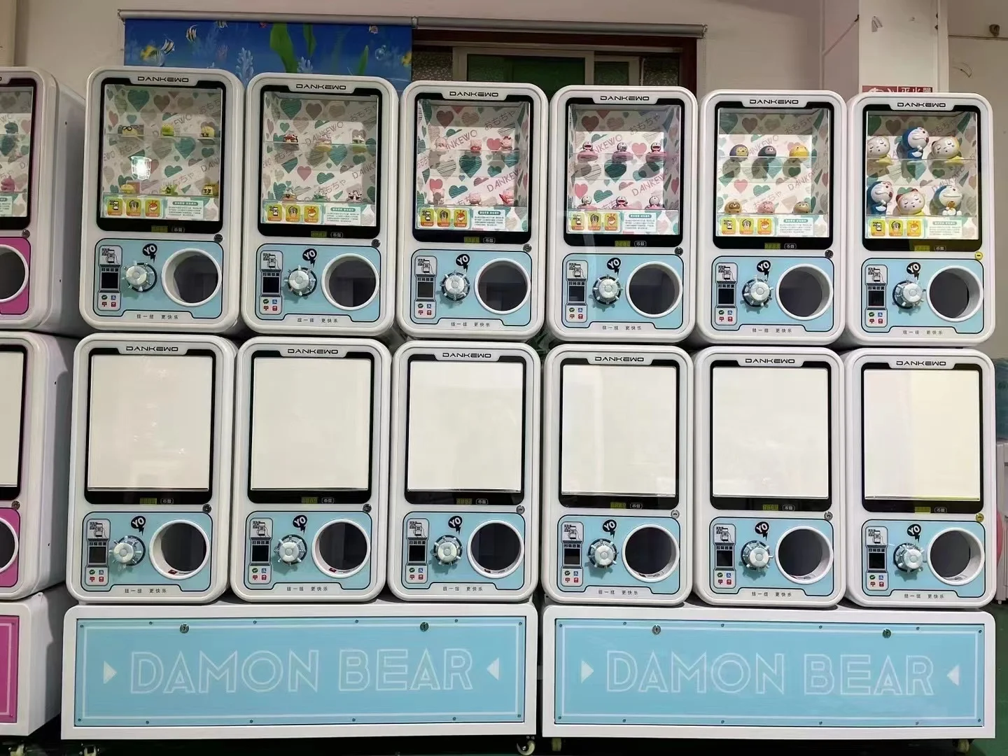 Hardware Window Model Shopping Mall 65-100mm Toy Capsule Souvenir Vending Machine Dispenser