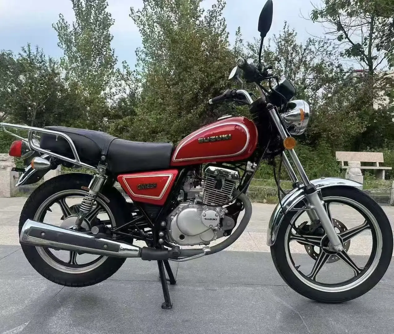 Suzuki GN125 with High-end Disc Brakes and Dual Electric Start Suzuki GN125 with High-end Disc Brakes and Dual Electric Start