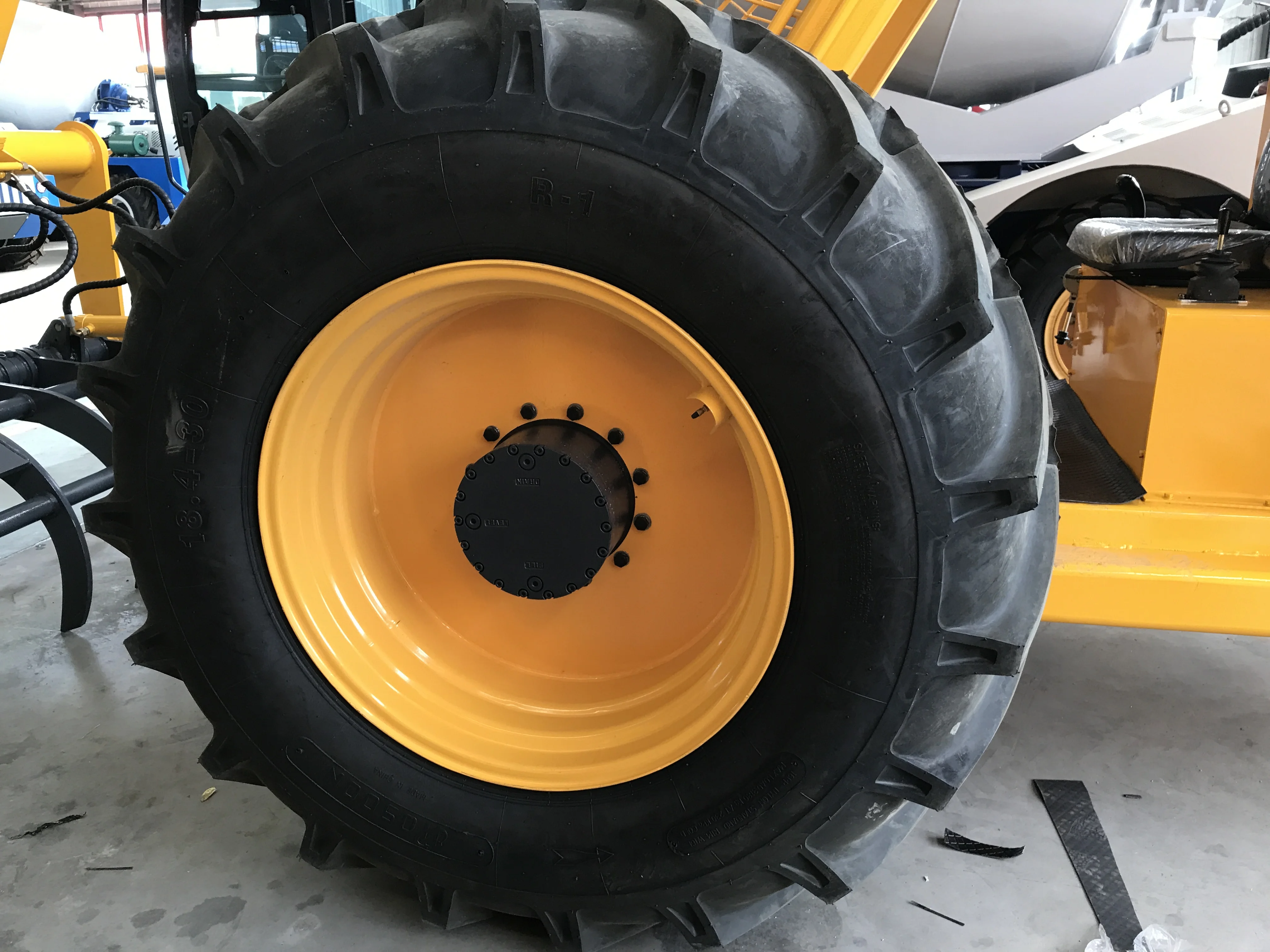 Free Shipping BELL Three Wheel Logger  Telescopic Boom Three Wheels Telescopic Boom Logger 3wd Wheel Logger Bell 225